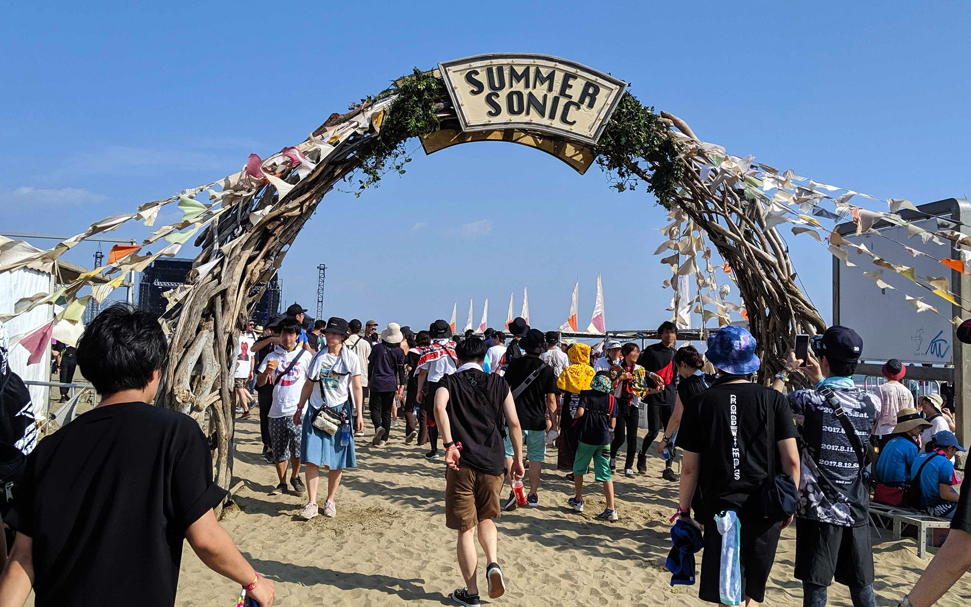 何年か前に、人生で一度行ってみたかったサマソニに参戦したときの写真です。1回行くとまた行きたくなりますね……！