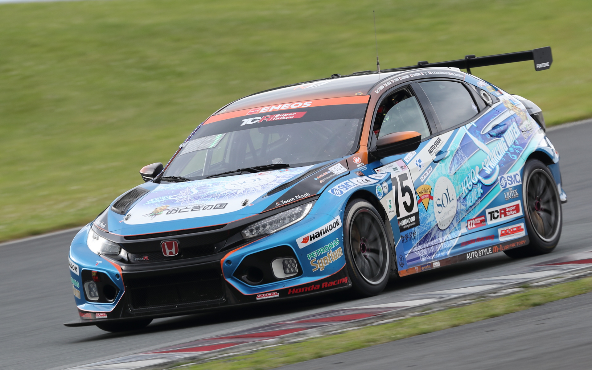 優勝　75号車　	Team Noah HONDA CIVIC TCR（塚田利郎/蘇武喜和/金丸ユウ/三浦康司/ J/清瀧雄二組）