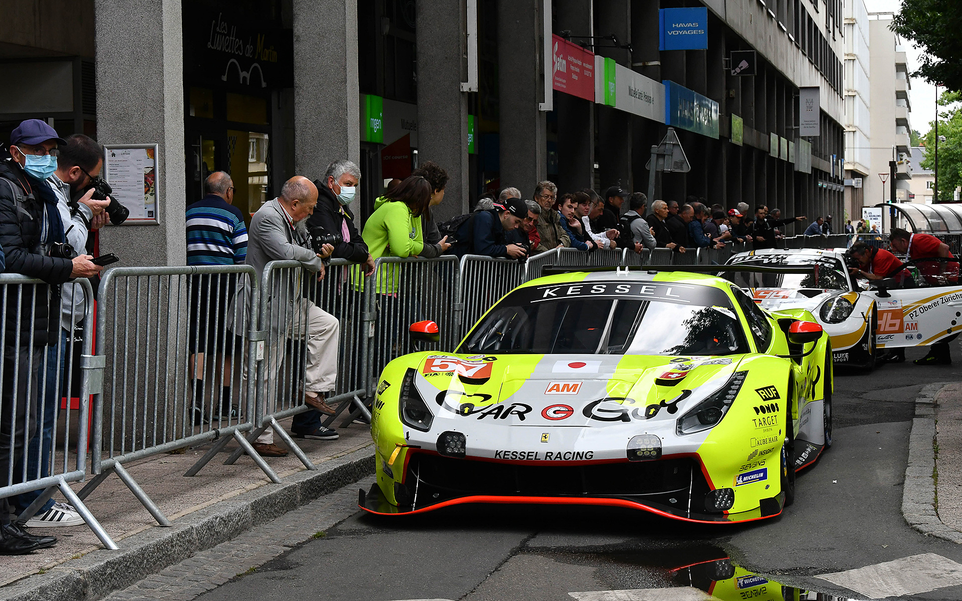 57号車：KESSEL RACINGは、参戦クラス：LM GTE AM、参戦マシン：フェラーリ「488 GTE EVO」、使用タイヤ：ミシュラン、ドライバー：木村武史選手、ミケル・イェンセン選手、フレデリック・シャンドルフ選手