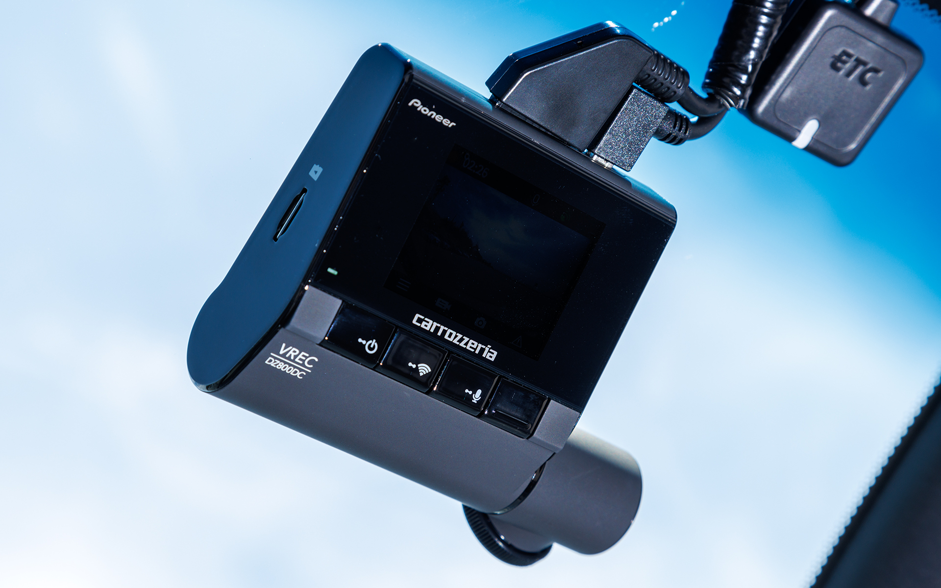 フロントカメラの装着状態。画面の向きを変えることはできない