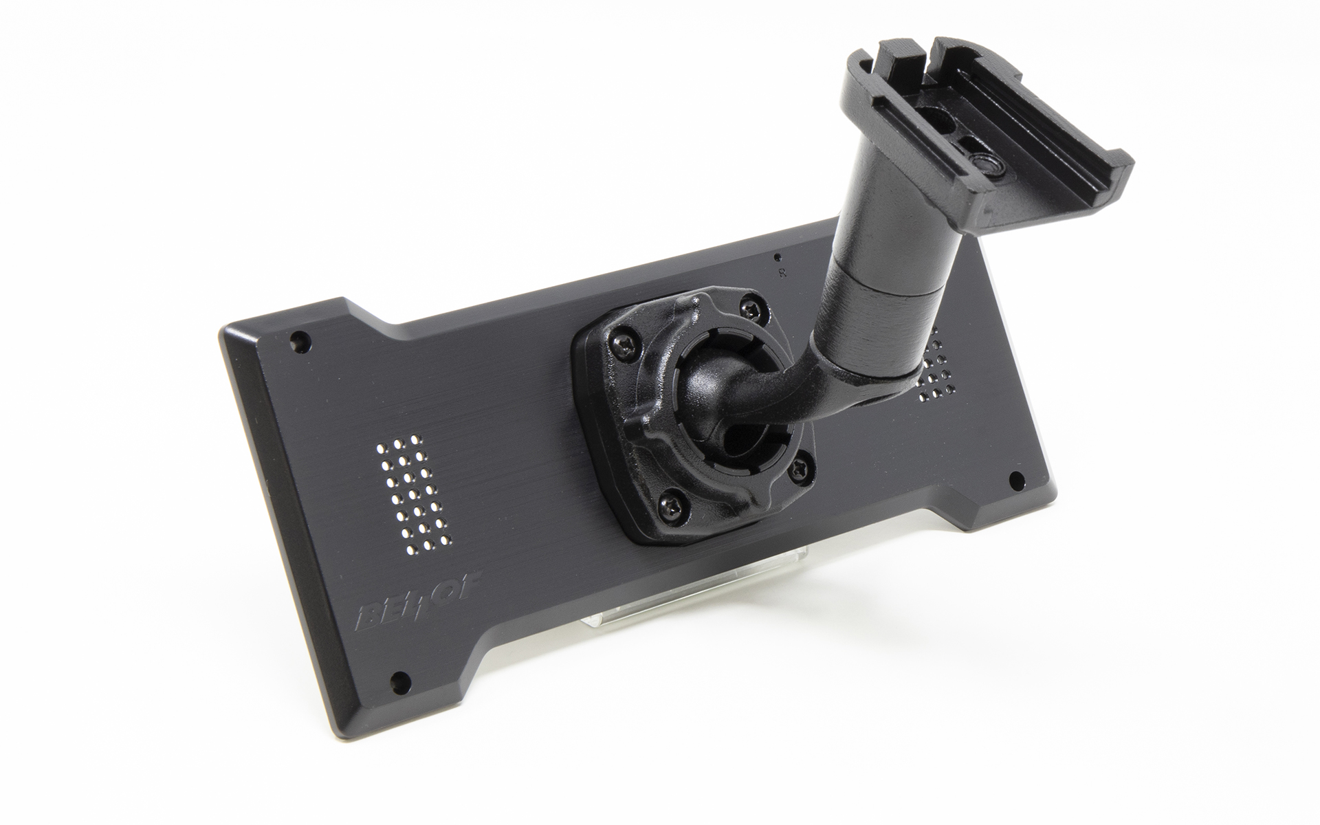 純正のような取り付けとなる車種専用ブラケットも一部車種に用意されている。衝撃吸収試験認証済みで車検対応品だ