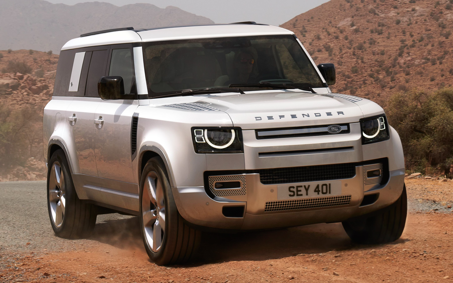 ランドローバーが「ディフェンダー」の2023年モデルの受注を開始した。限定30台の特別仕様車「130 LAUNCH EDITION」も新たに設定されている