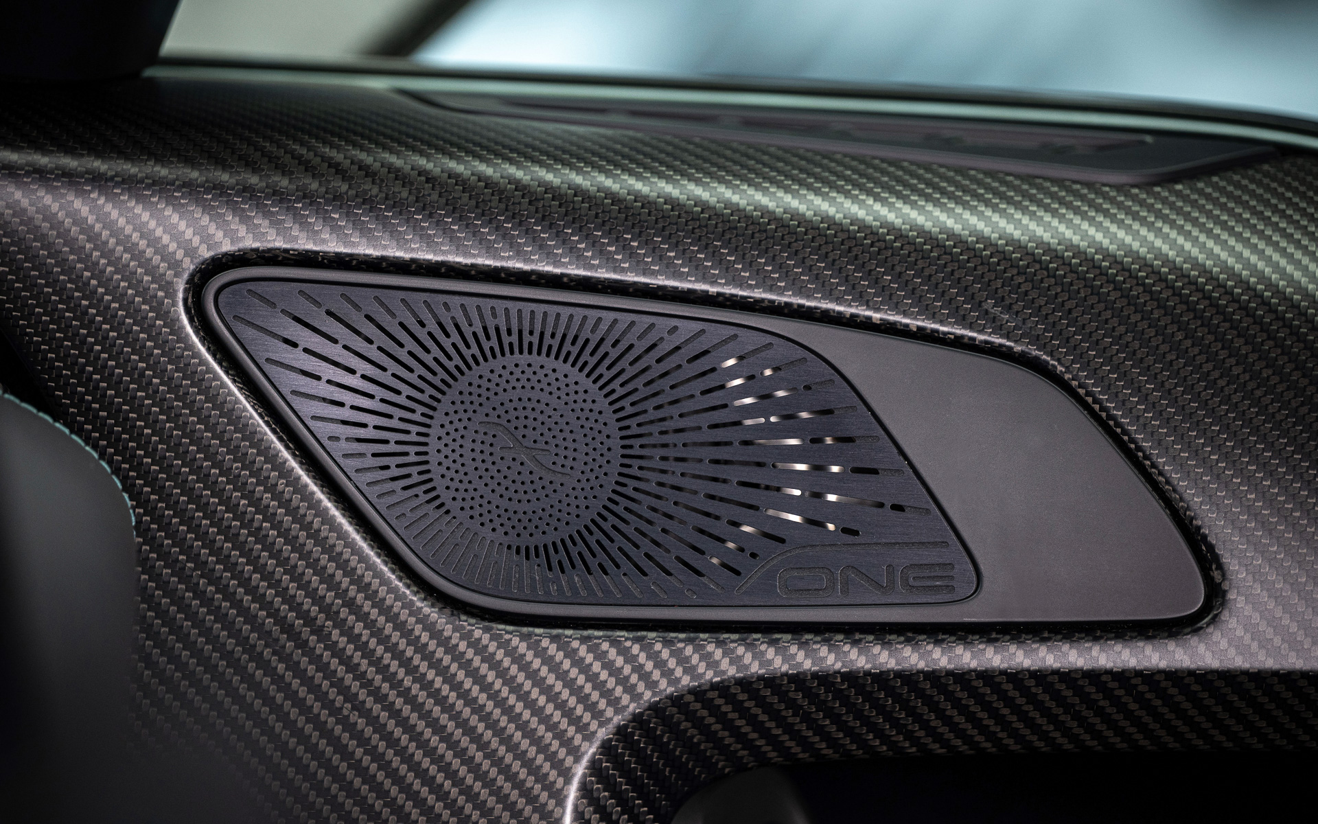 スピーカーも装備