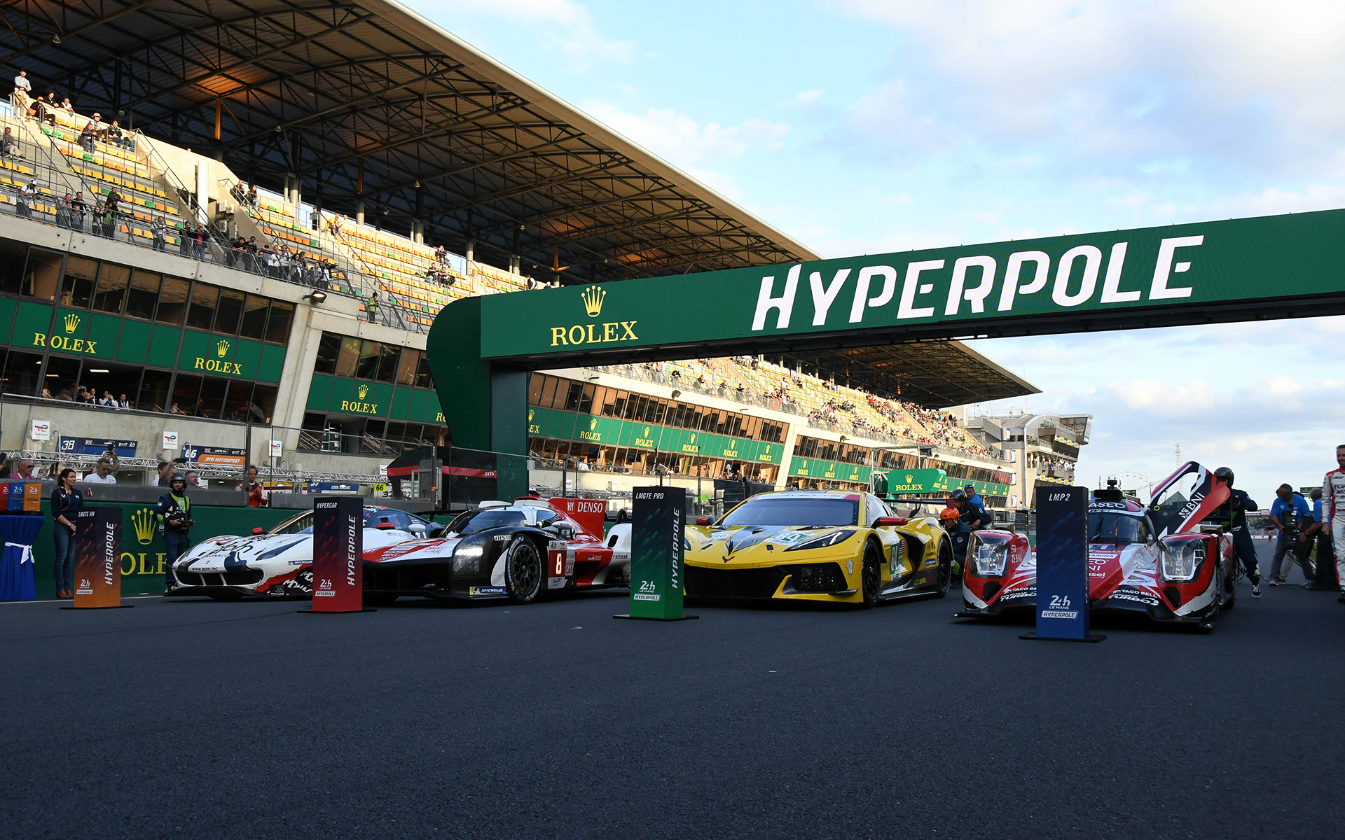 ハイパーポールを獲得した8号車（セバスチャン・ブエミ/ブレンドン・ハートレー/平川亮組）。ドライバーはブレンドン・ハートレー選手