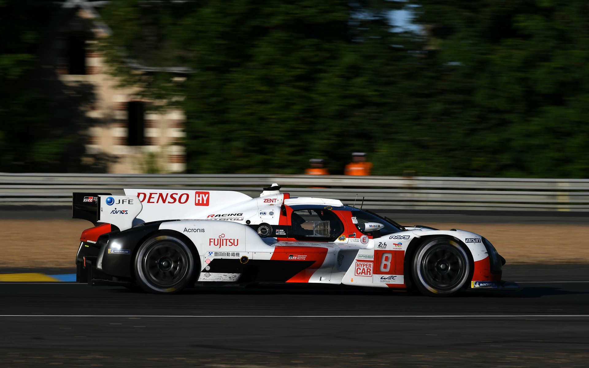 TOYOTA GAZOO RACING 8号車（セバスチャン・ブエミ/ブレンドン・ハートレー/平川亮組）が優勝