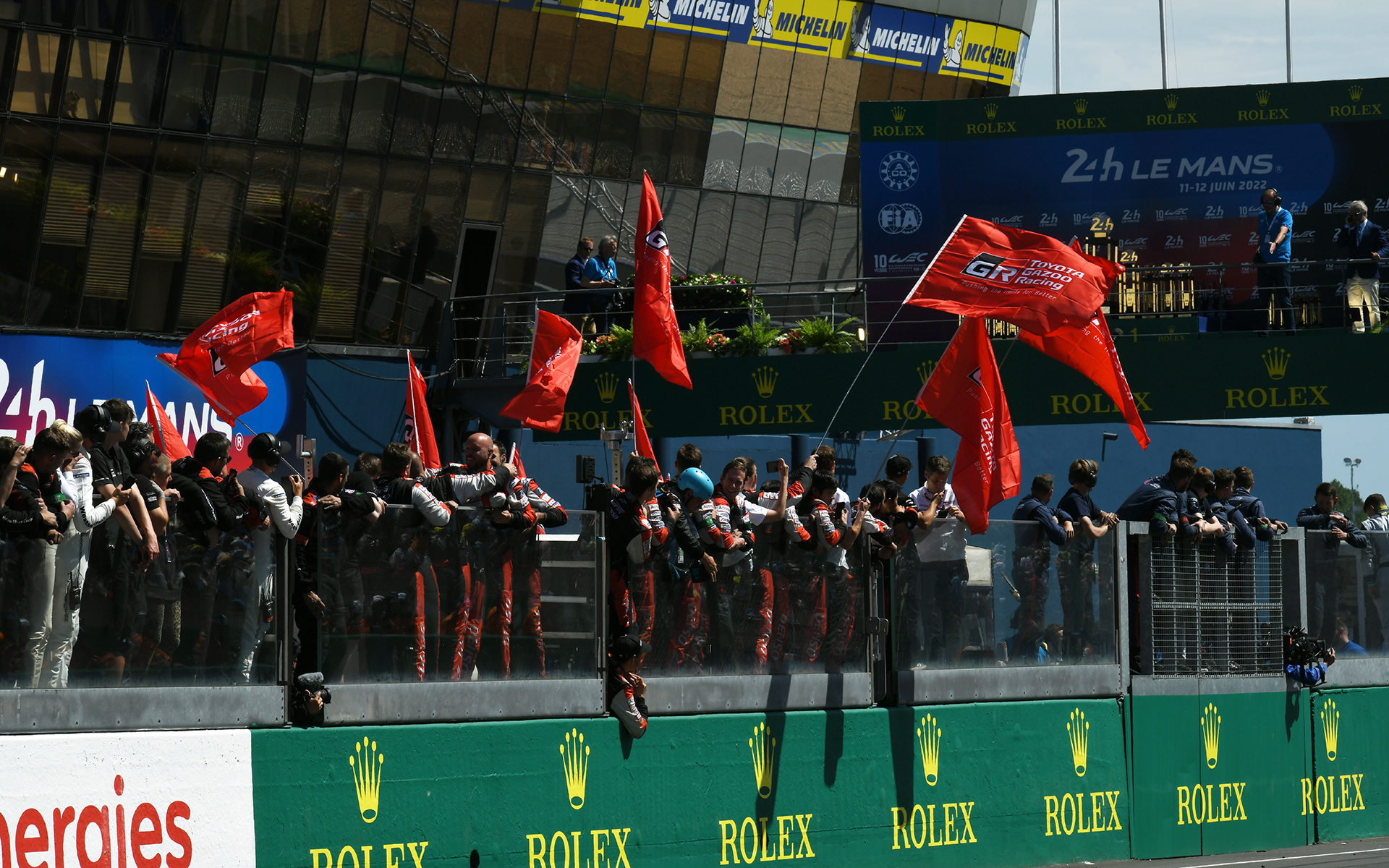 計5177kmを走りぬいて8号車が優勝、7号車が2位とGR010 HYBRIDが1-2フィニッシュ
