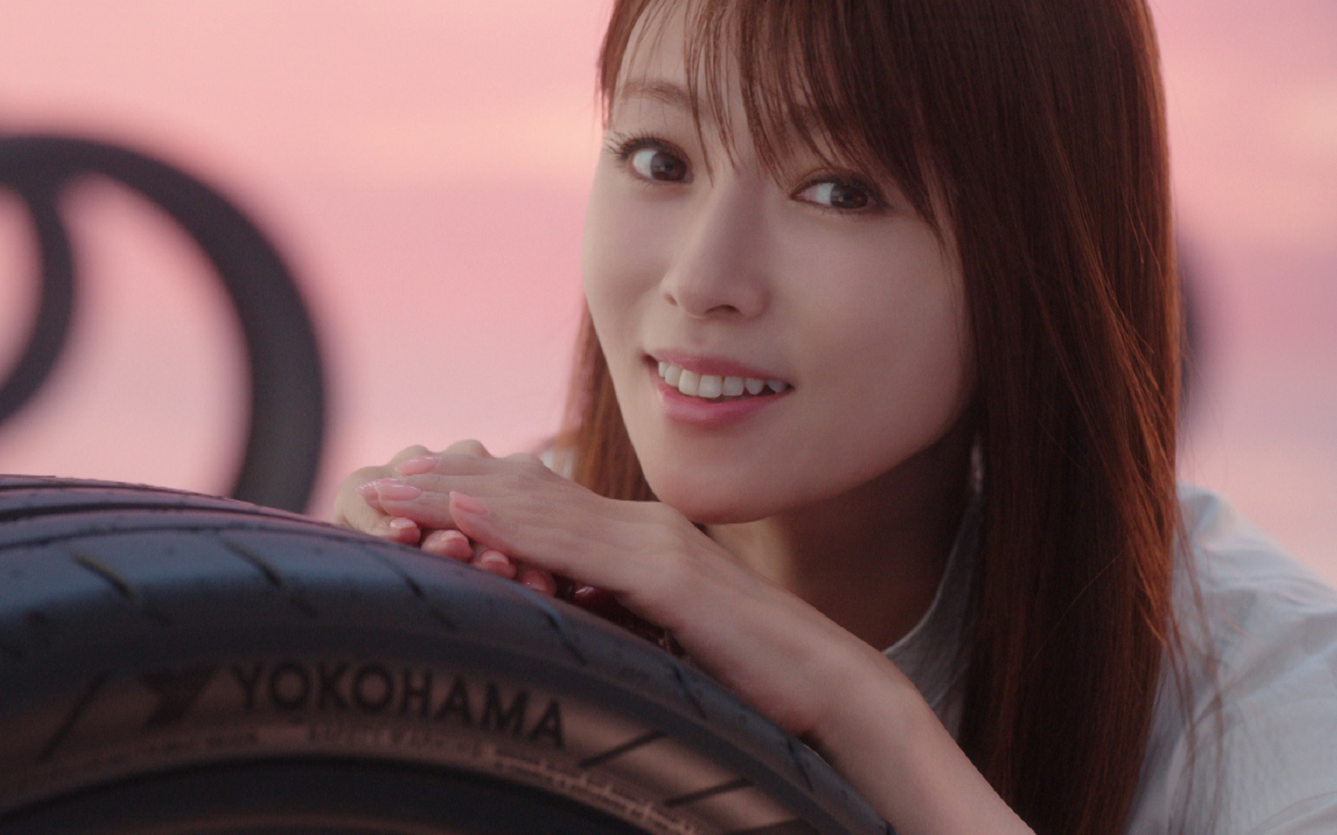 横浜ゴムが深田恭子さんを起用した新しいTVCM「雨で選ぼ。」編を6月17日から放映する