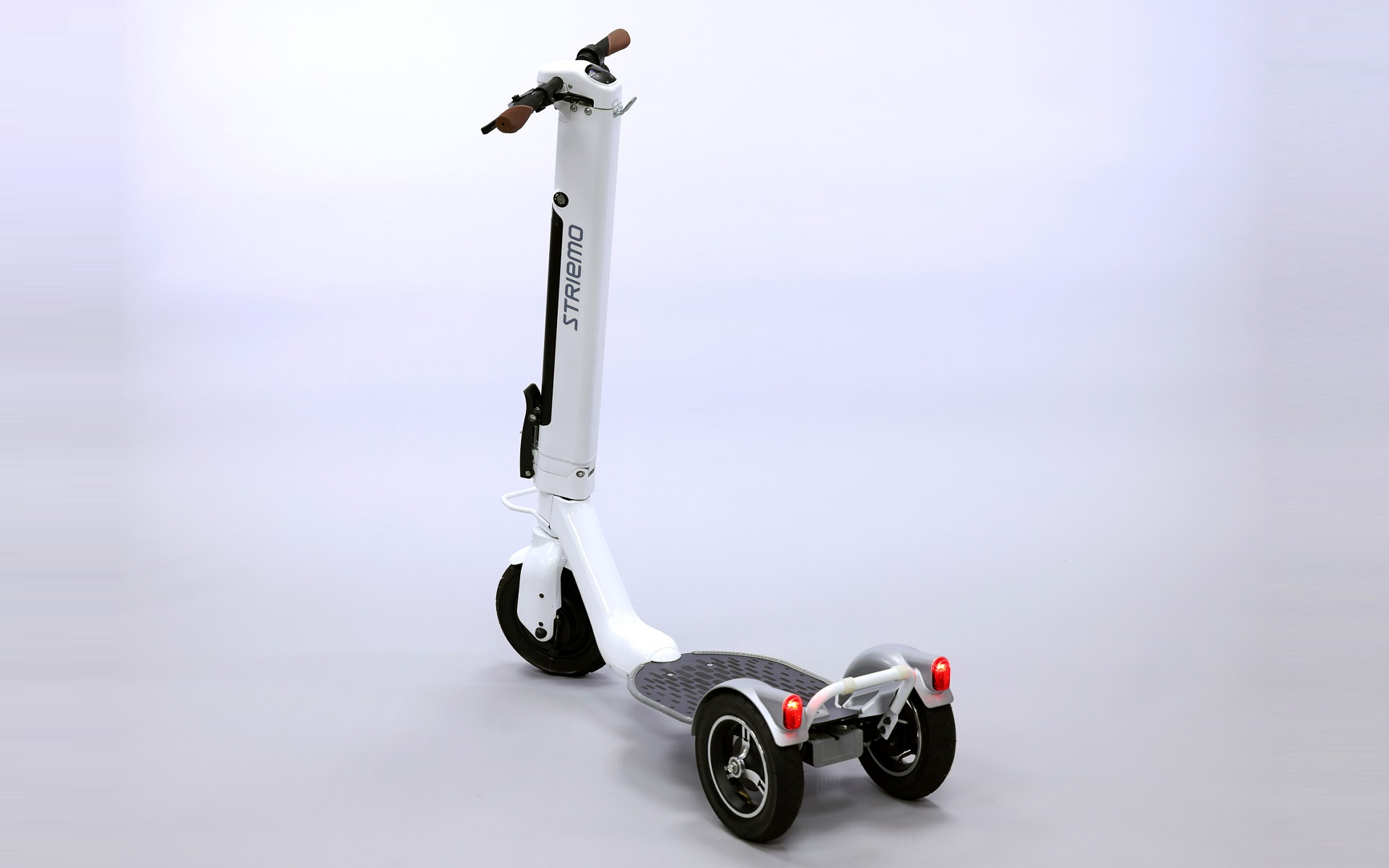 ボディサイズは1090×480×1180mm（全長×全幅×全高）、重量約20kg。耐荷重は120kgで認可取得予定