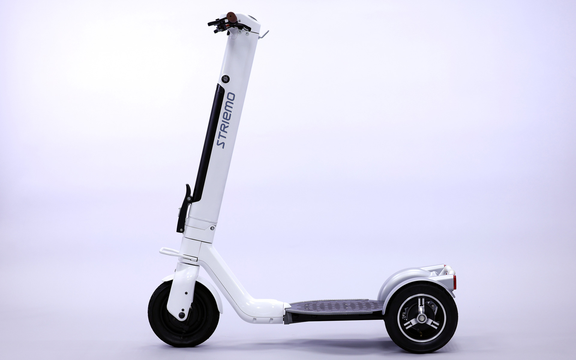 走行モードは、6km/h、15km/h、25km/hの3モード設定。最高速は25km/h