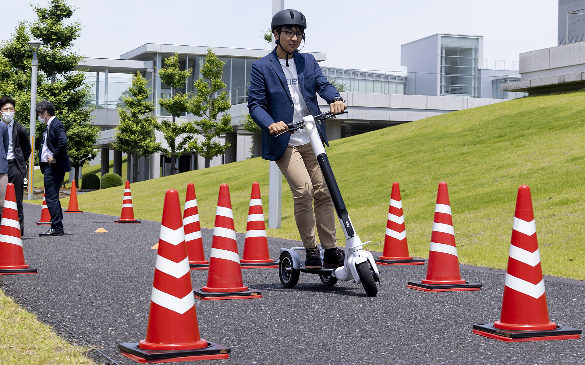 本田技研工業が取り組んでいる新事業創成プログラム「IGNITION」から誕生した第2号目のベンチャー企業「株式会社ストリーモ」の製品、電動マイクロモビリティ「Striemo（ストリーモ）」