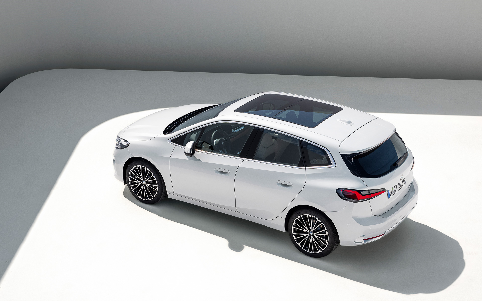 2シリーズ アクティブ ツアラーのボディサイズは4385×1825×1580mm（全長×全幅×全高）、ホイールベースは2670mm