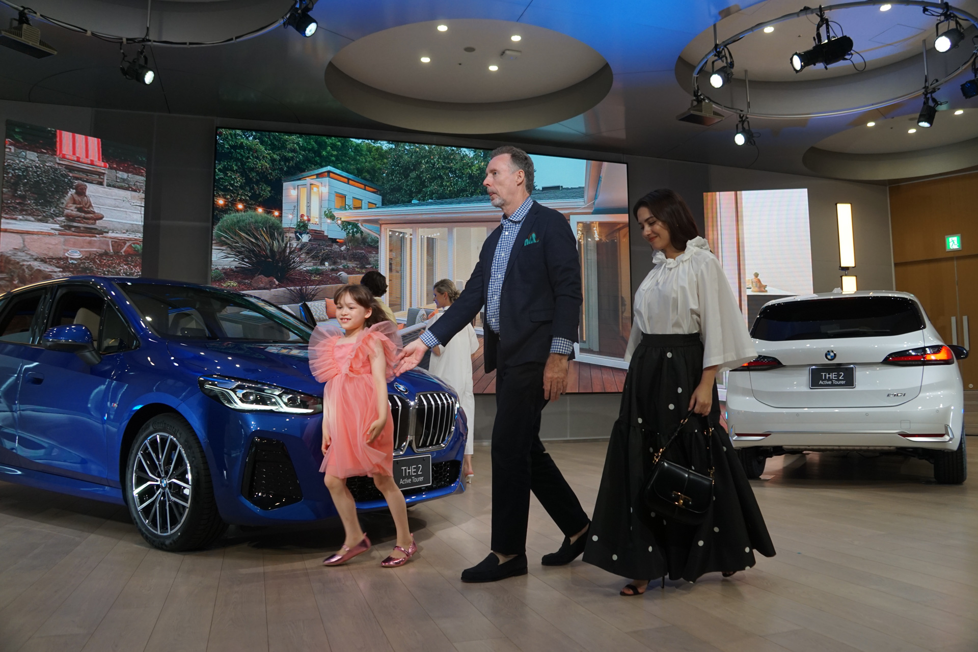 新型2シリーズ アクティブ ツアラーの利用シーンを説明するプレゼンテーション