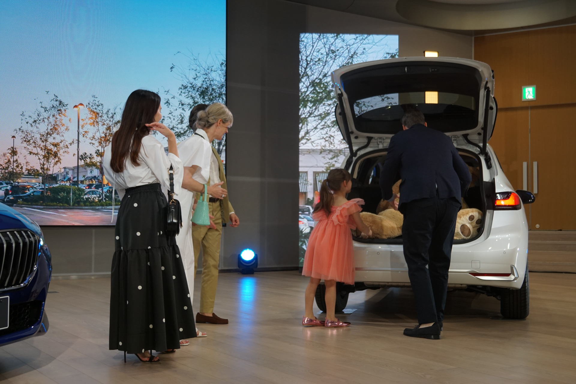 新型2シリーズ アクティブ ツアラーの利用シーンを説明するプレゼンテーション