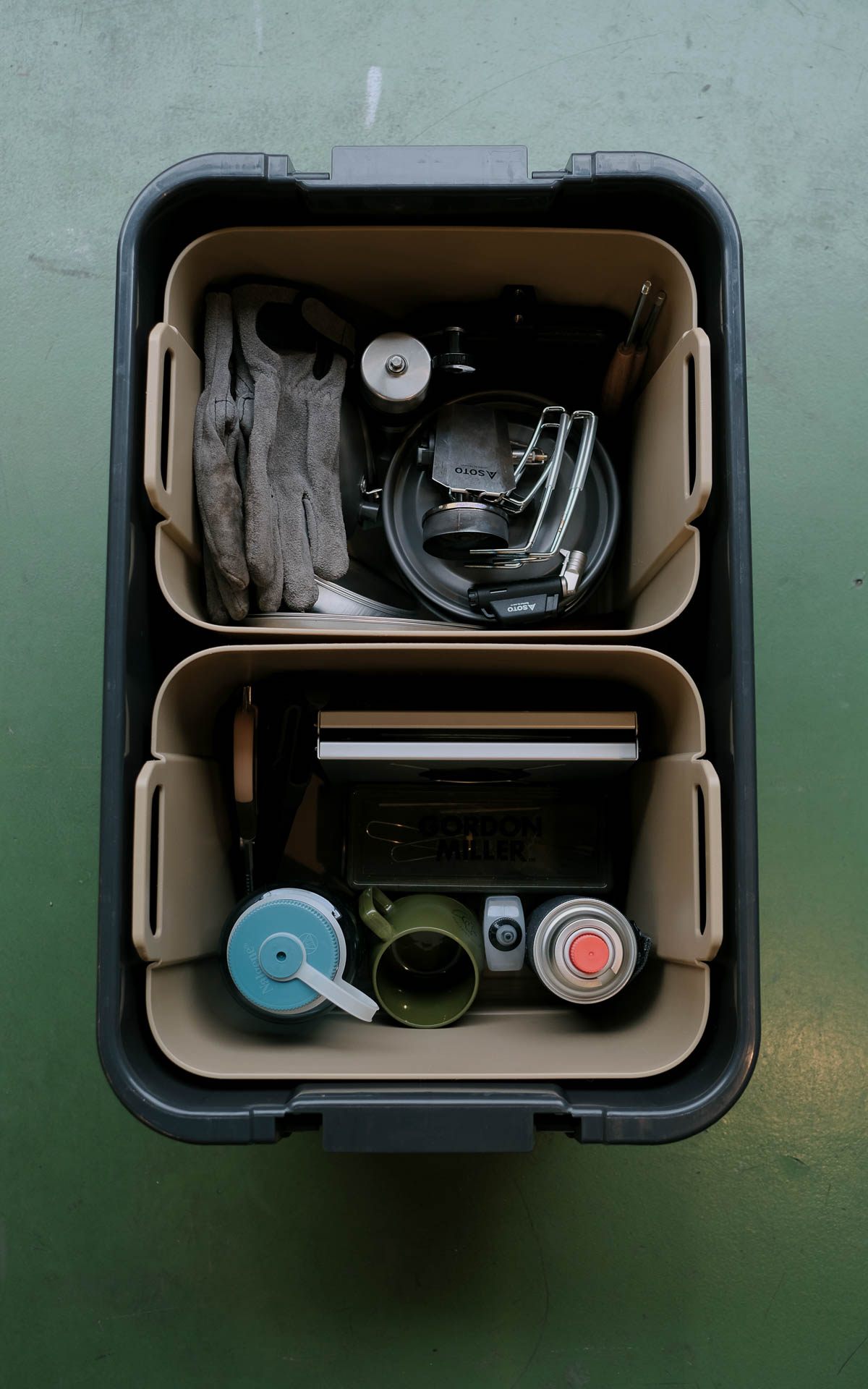 50Lのトランクカーゴに入れたり、単体で使ったり、積み重ねることもできる