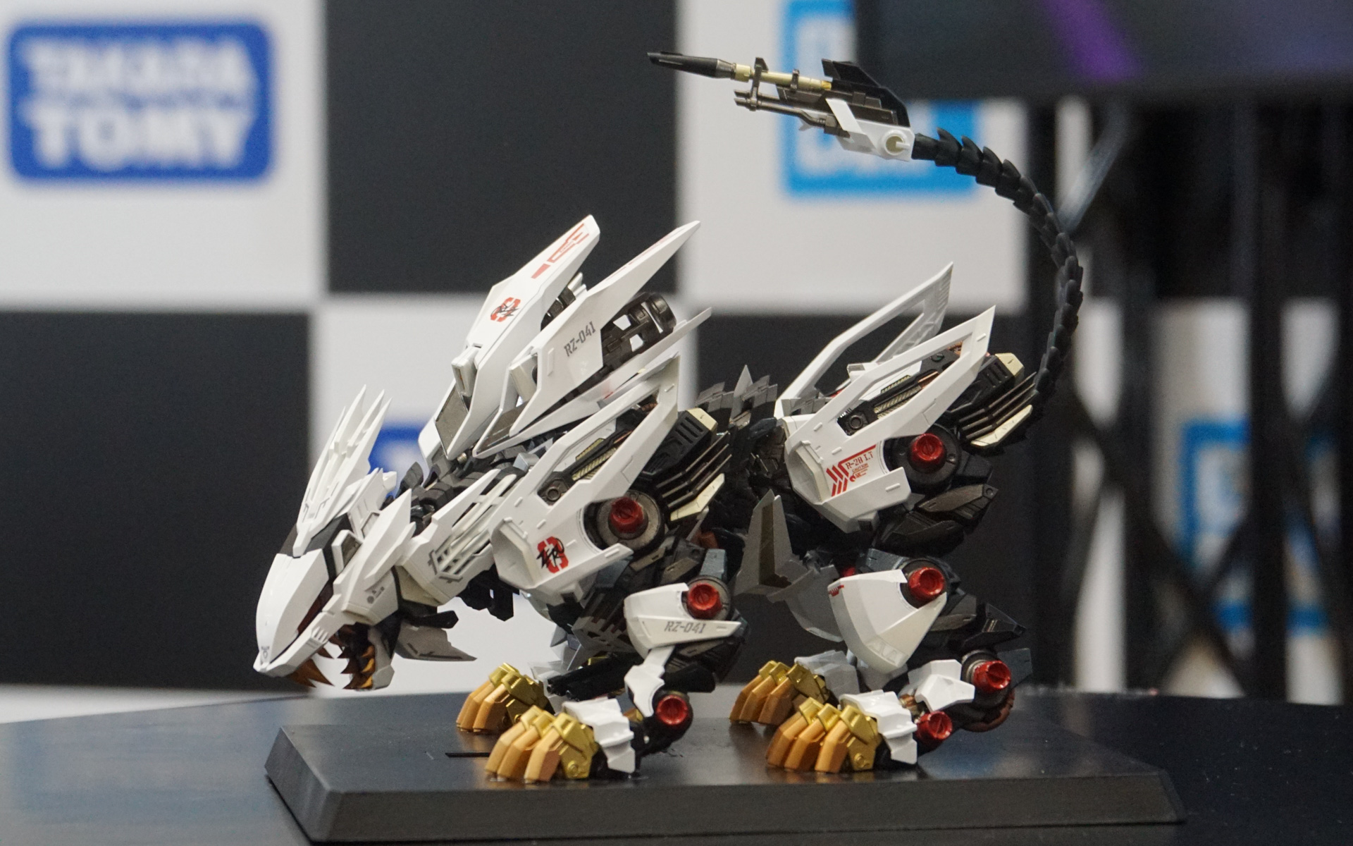 「ZOIDS」の「ライガーゼロ」を「超合金」の世界で立体化した「超合金×ZOIDS」