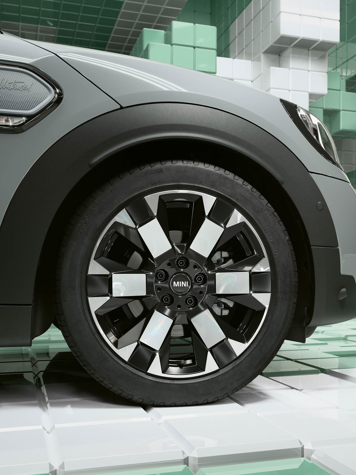 専用ボディカラーを採用し、Untamed専用18インチホイールやデザインストライプなどを採用。サイドスカットルやリアウィンドウにはUntamedのロゴが入る