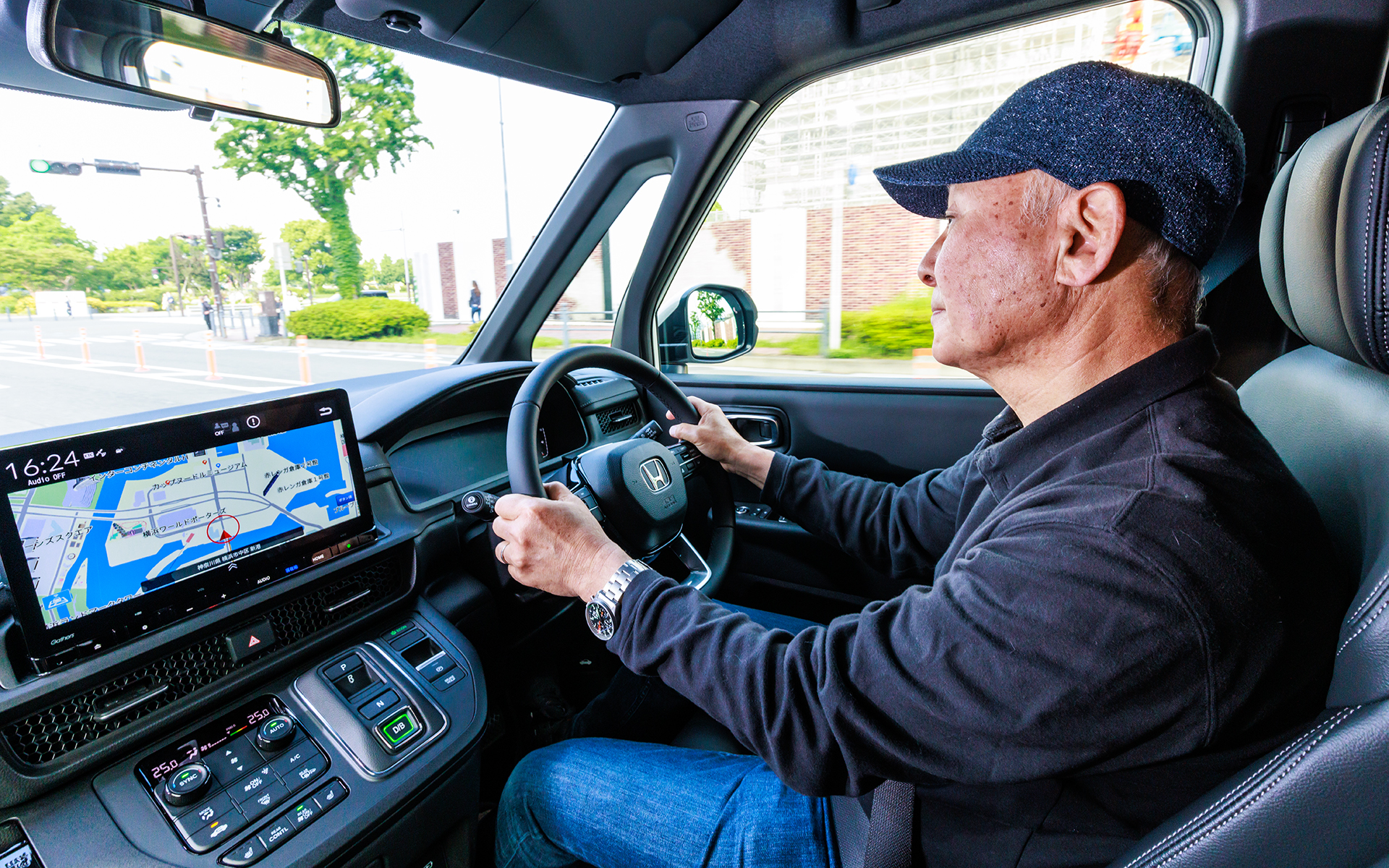 Aピラーとサブピラーが後方に配置されているので前方向の死角が少ない