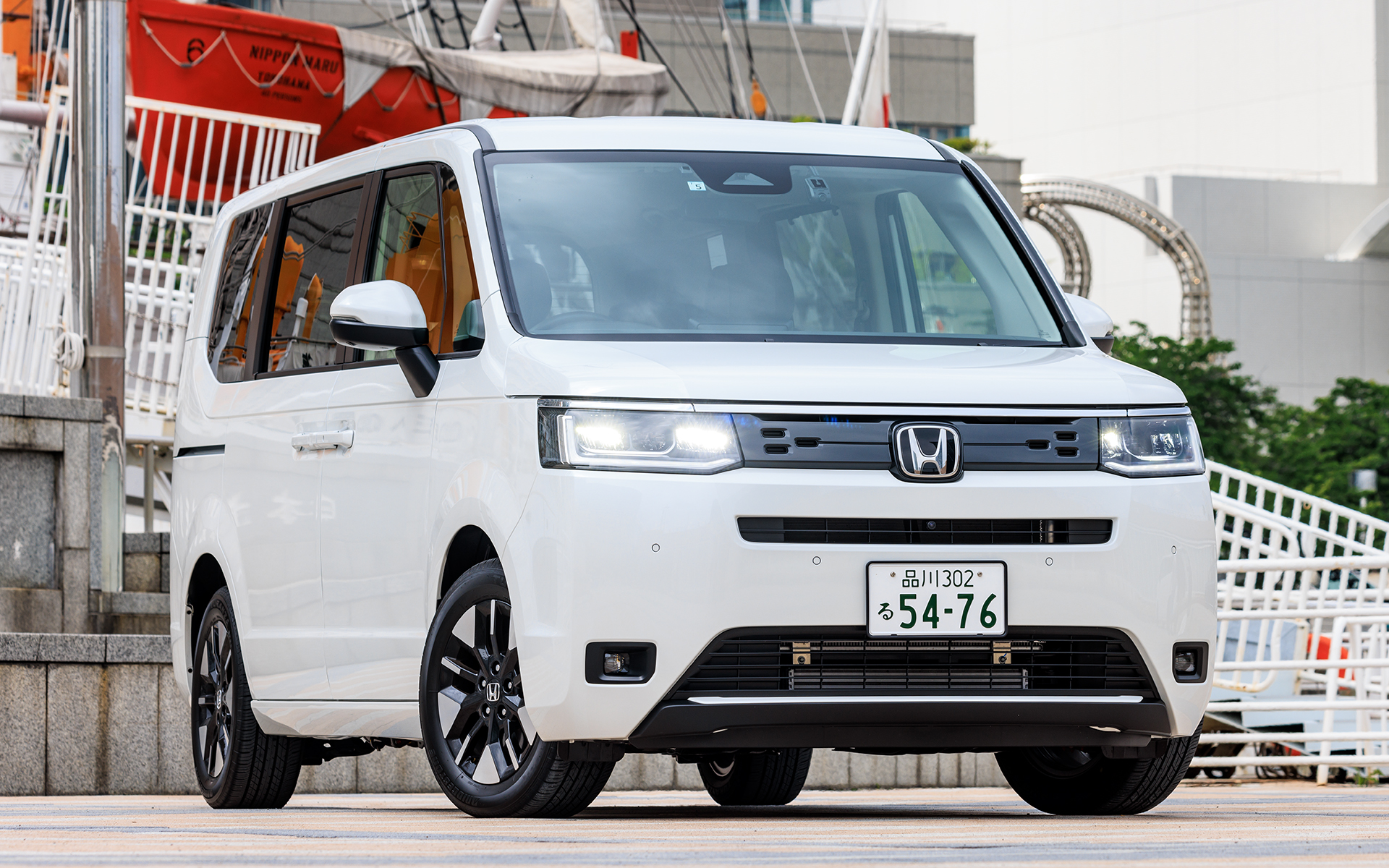 シンプルなフロントグリルがエアー。ガソリンモデルもe：HEVモデルも設定されているが、今回はガソリンモデルを初めて試乗できた