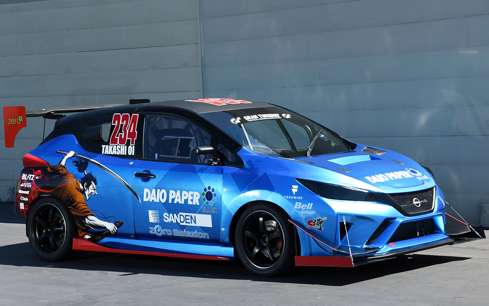 SAMURAI SPEEDが「第100回 パイクスピーク インターナショナル ヒルクライム」の2022年参戦車両として公開した日産自動車のEV（電気自動車）「リーフe+」