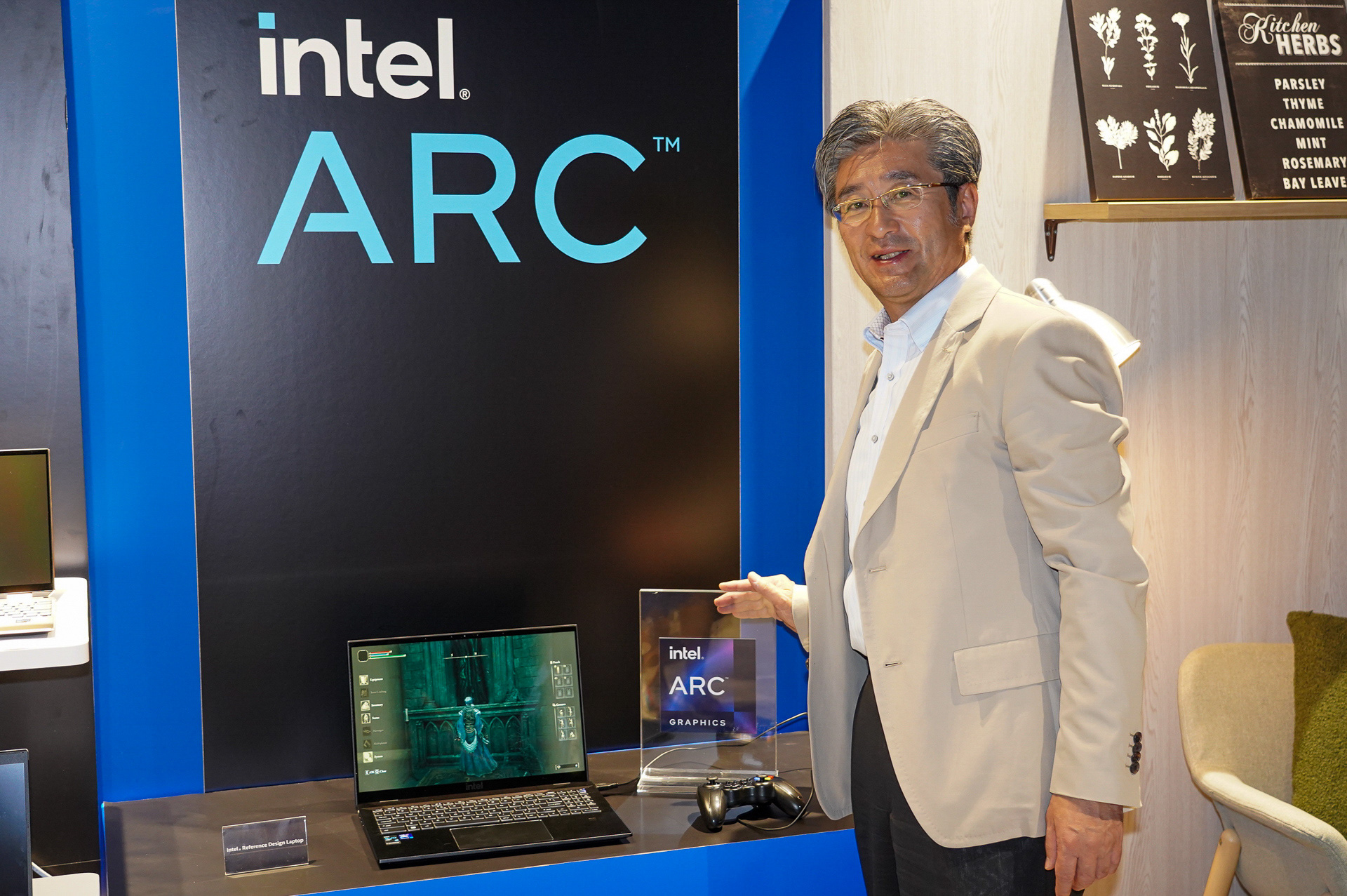 インテル株式会社 代表取締役社長 鈴木国正氏