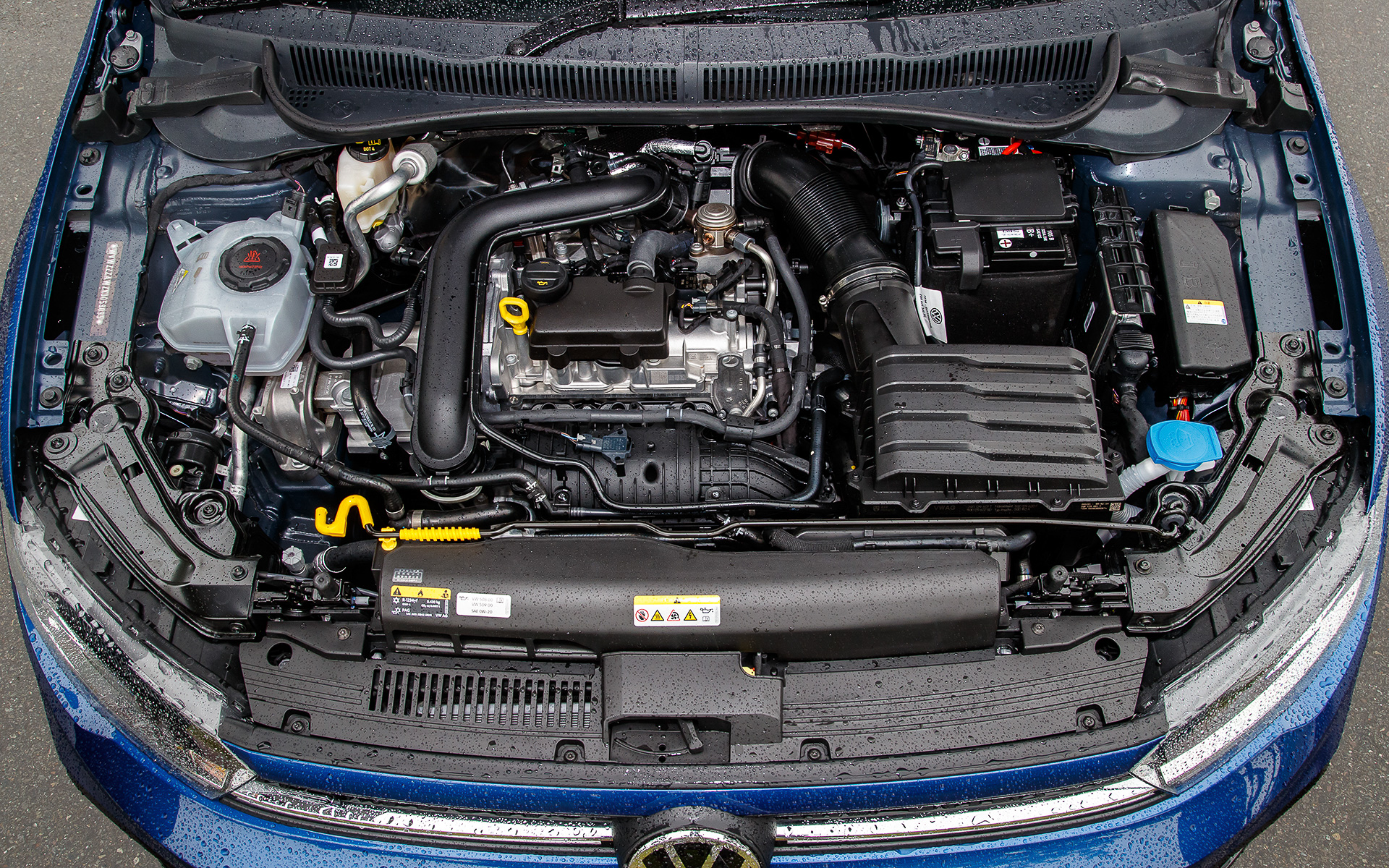 直列3気筒DOHC 1.0リッターターボ「EA211evo」エンジンは最高出力70kW（95PS）/5000-5500rpm、最大トルク175Nm（17.9kgfm）/1600-3500rpmを発生