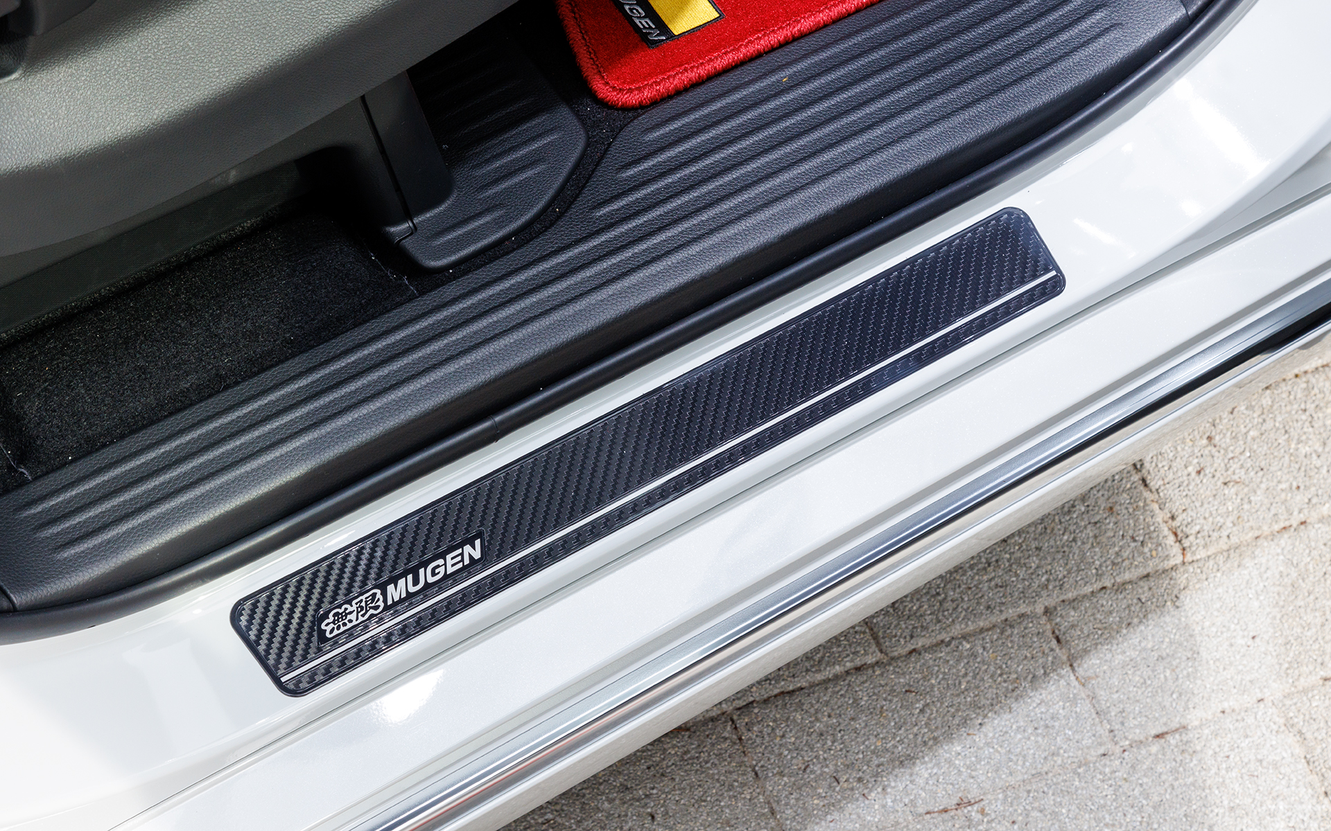 スカッフプレート装着イメージ