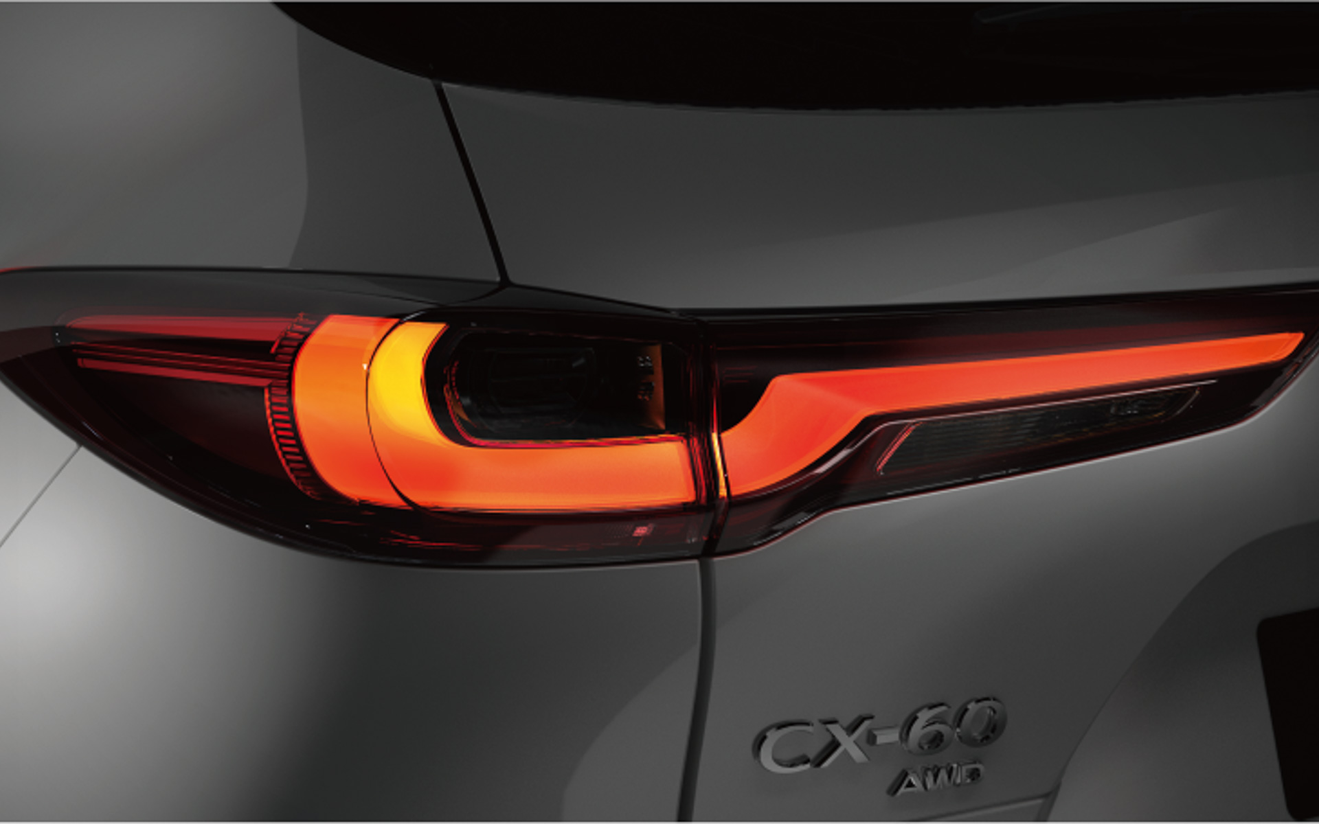 後方を見据える瞳の表現を、従来の丸型からヘッドライトと同じL字型へと変更した