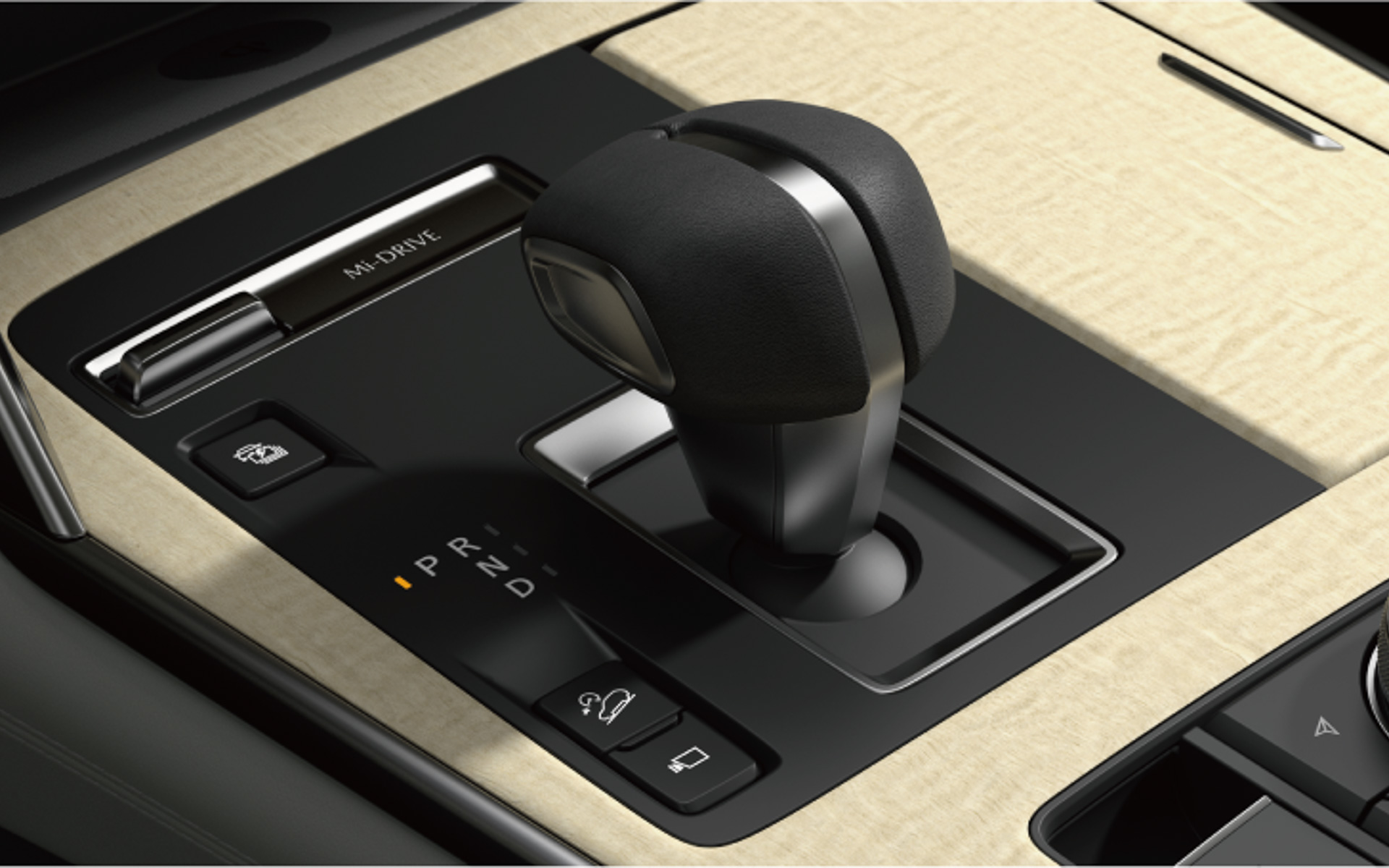 シフトまわり（画像は左ハンドル仕様）