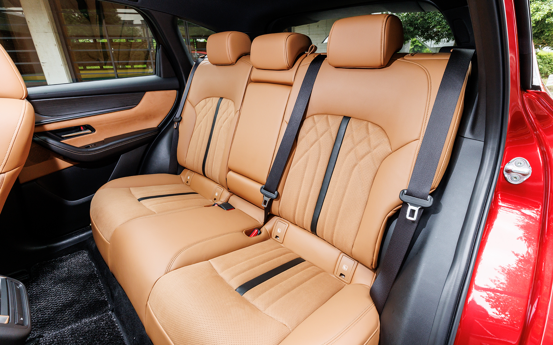 リアシートは4:2:4の分割可倒式