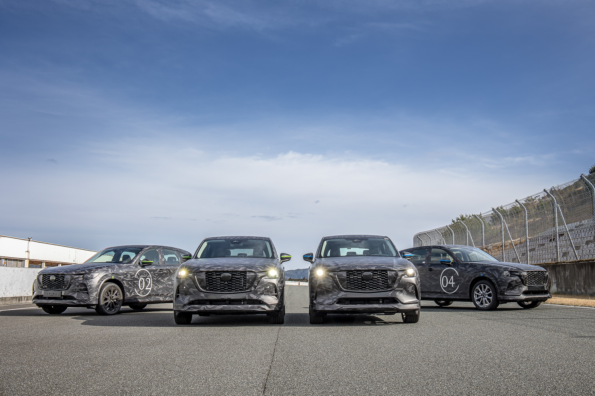 フロントエンジン・リア駆動のFRを基本とする「CX-60」（プロトタイプ）に試乗