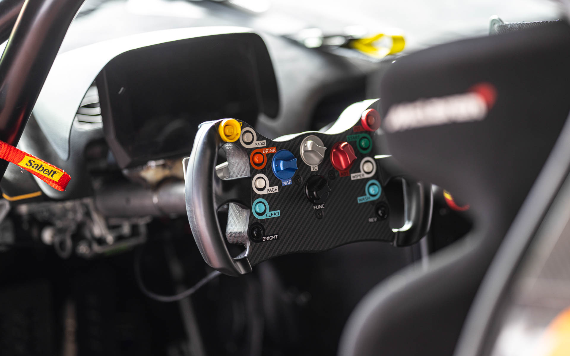 アルトゥーラ GT4のコクピット