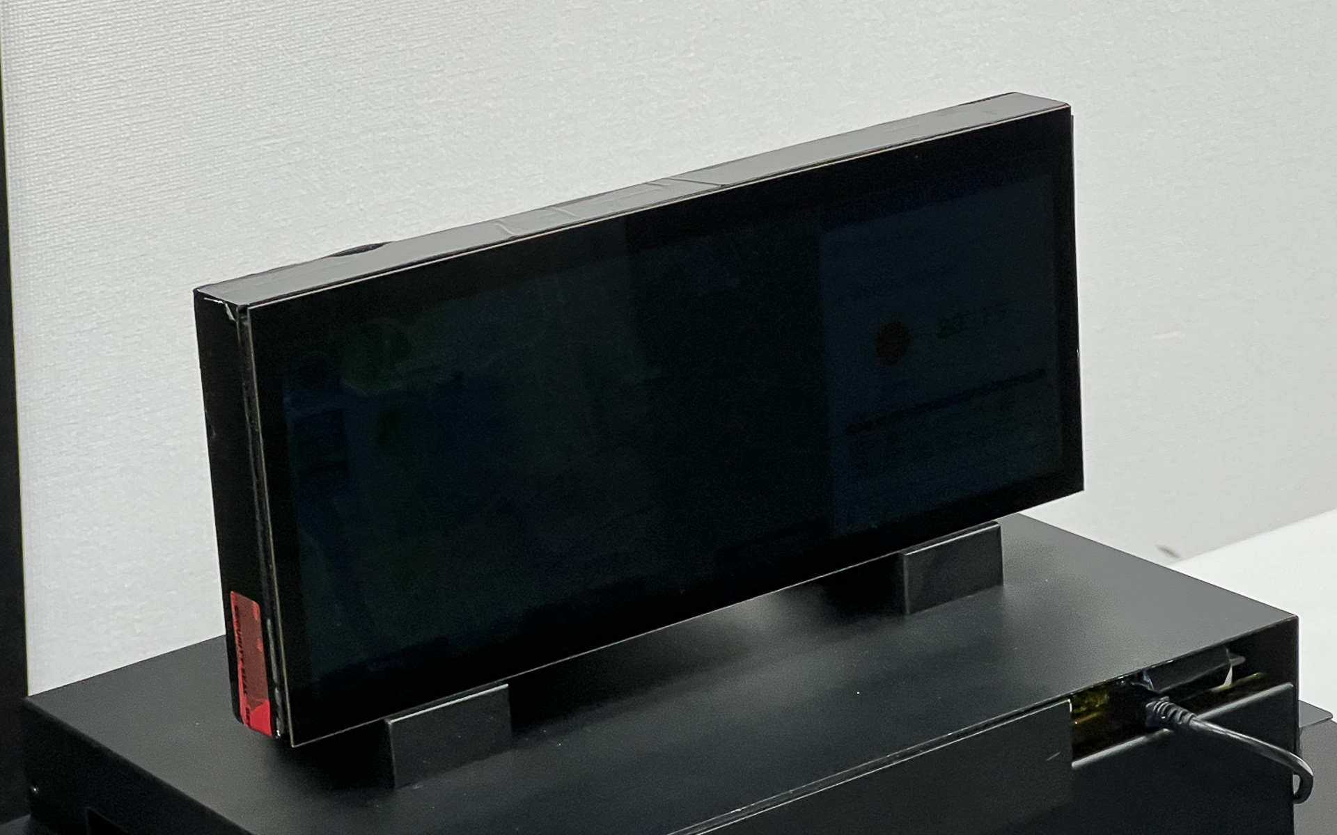 左から見ると見えないようになっている