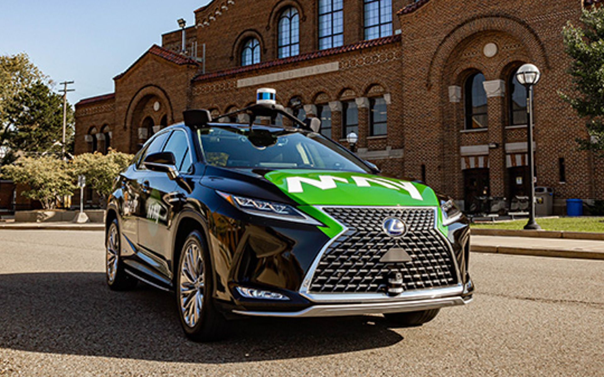 May Mobilityが米国ミシガン州で現在展開しているADK を搭載した自動運転サービスの車両