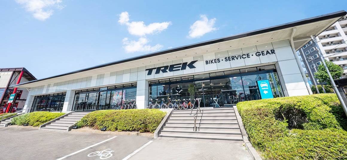 コーティングはKeePer LABOやKeePer PRO SHOPではなく、全国25店舗のトレック直営店で施工可能。新車以外へのコーティングは7月上旬～中旬に施工開始とのことで、現在店舗で予約を受け付けている