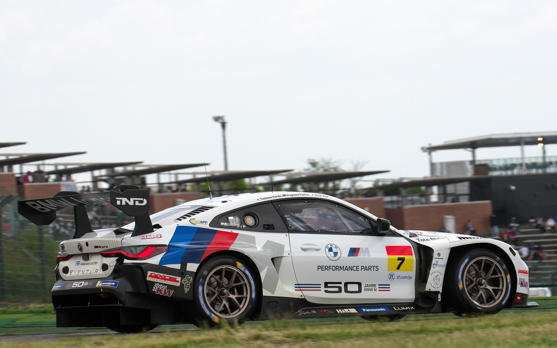 ミシュランがGT300クラスにタイヤを供給する、荒聖治選手とアウグスト・ファルフス選手、近藤翼選手がドライバーを務めるBMW Team Studie x CSLの7号車「Studie BMW M4」