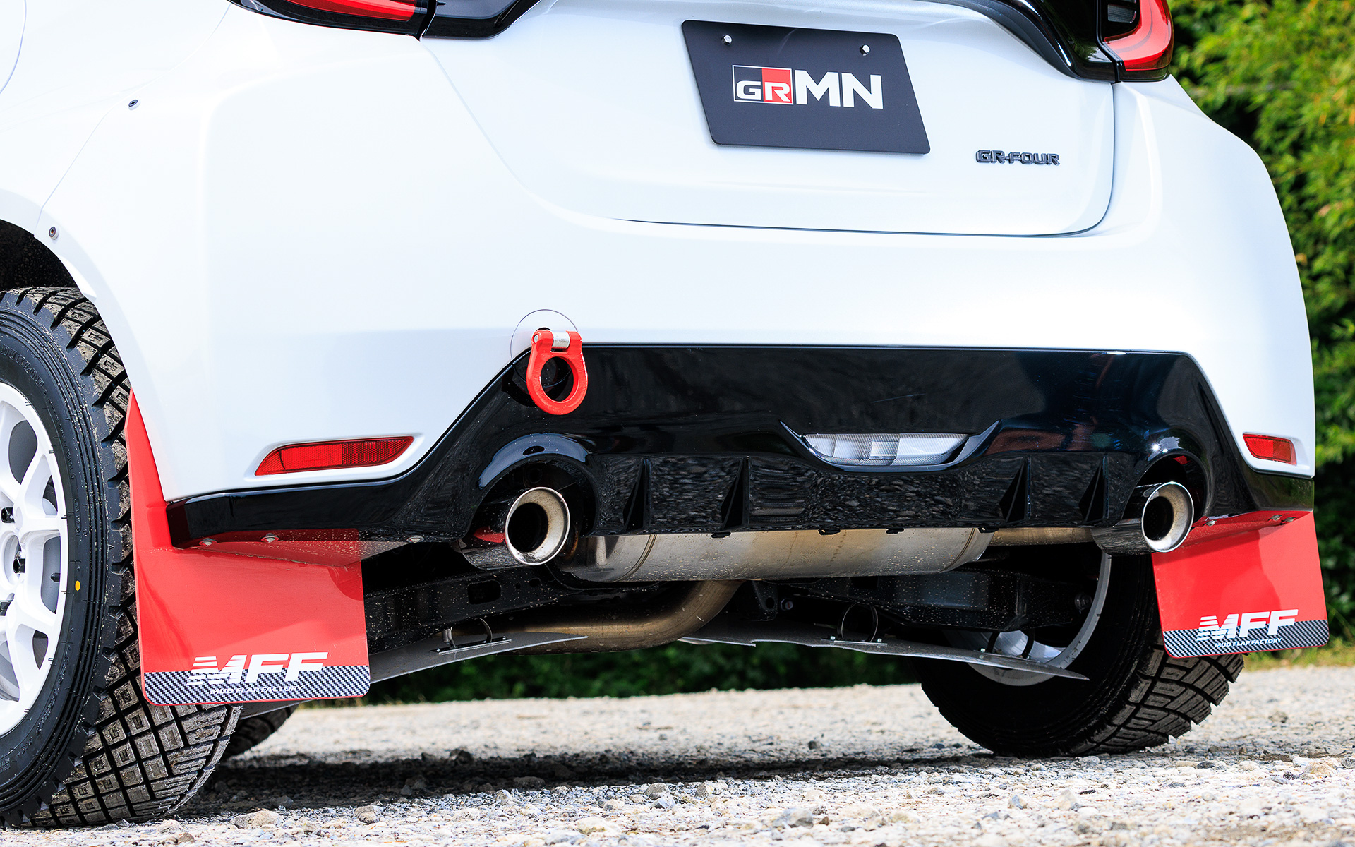 シャシー保護の板も取り付けられていた