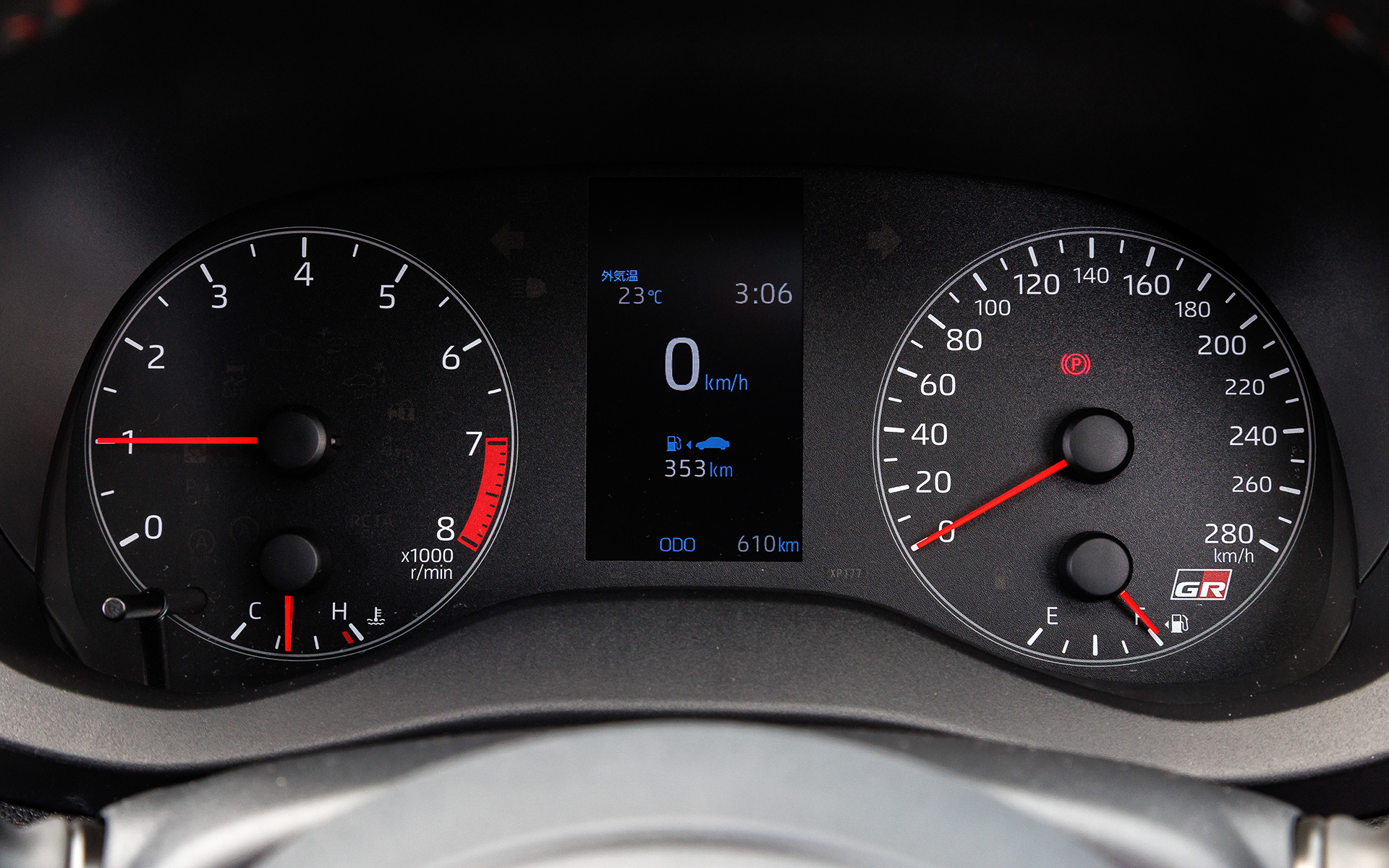 メーター類も専用のものに