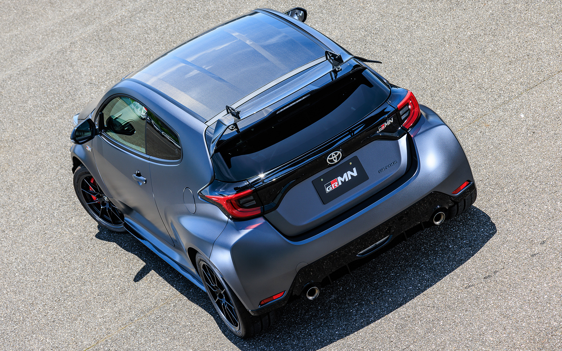 ワイドなフェンダーなどが分かる