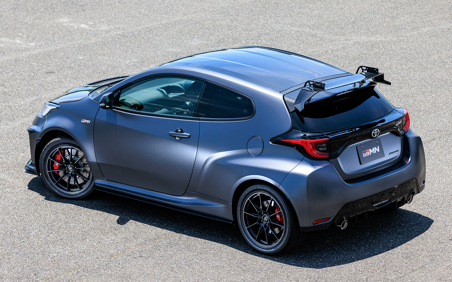 独特の形状をしたリアウィング。サーキットからのフィードバックが行なわれている