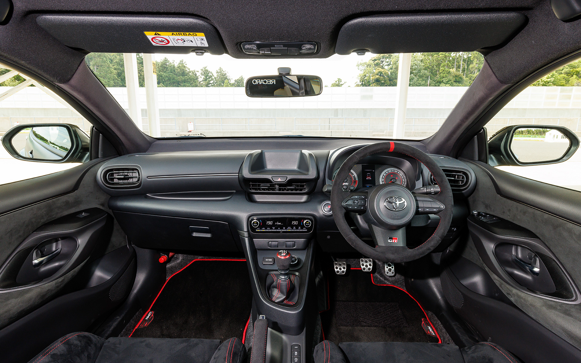 GRMNヤリス サーキットパッケージのコクピット