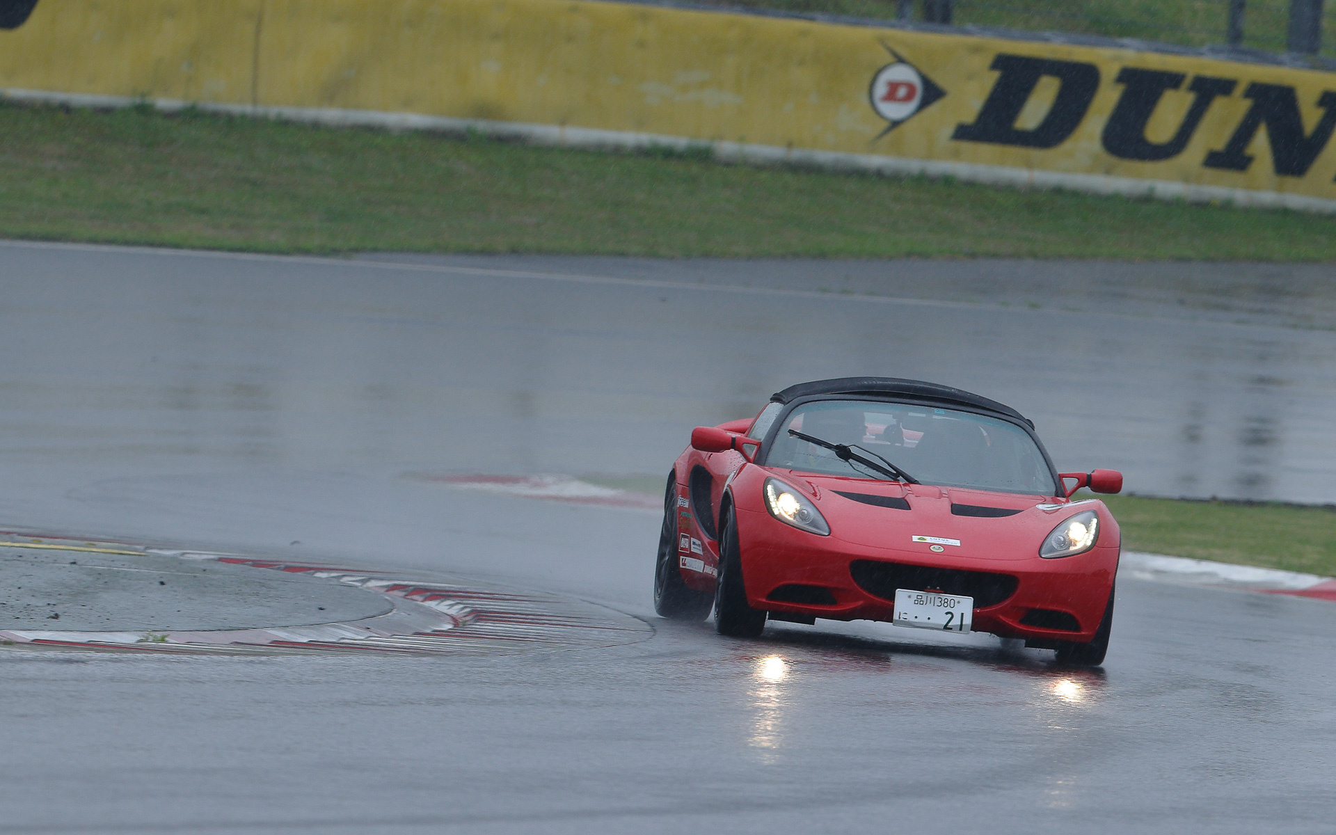 モーターファンフェスタで初めて乗ったものの、当日はあいにくの土砂降りの雨