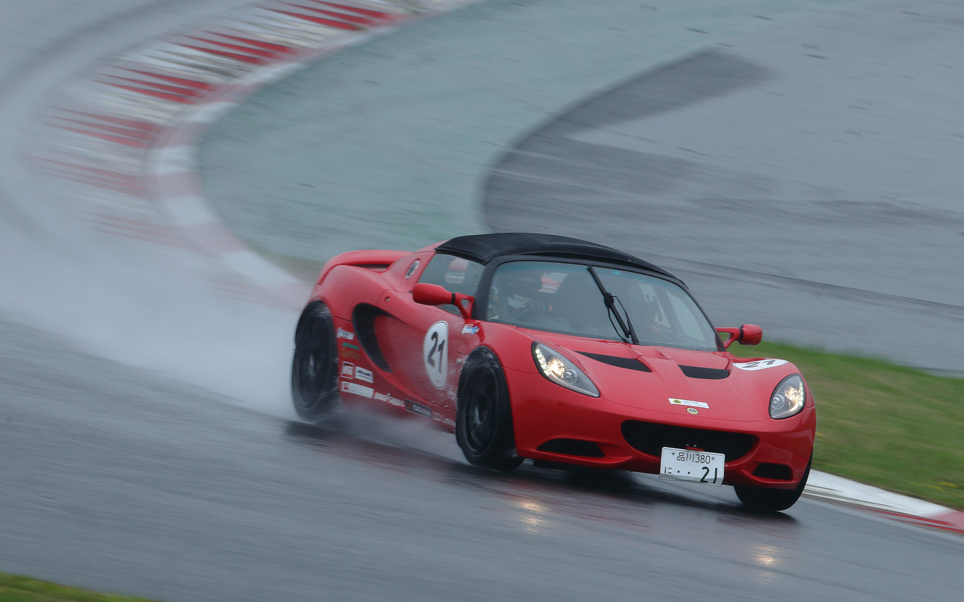 モーターファンフェスタで初めて乗ったものの、当日はあいにくの土砂降りの雨