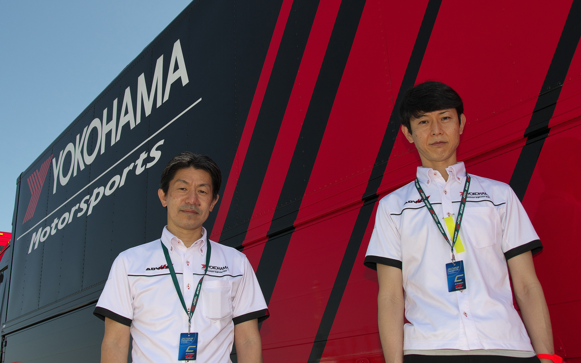 横浜ゴム株式会社 理事 タイヤ製品開発本部 副本部長 MST開発部 部長 清水倫生氏（左）、同 MST開発部 技術開発1グループ グループリーダー 白石貴之氏（右）