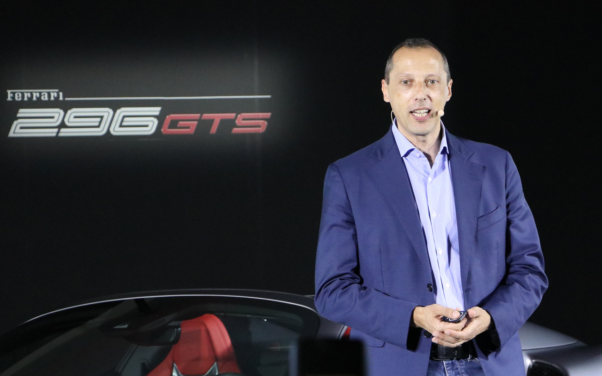 発表イベントにてプレゼンテーションを行なう代表取締役社長のフェデリコ・パストレッリ氏