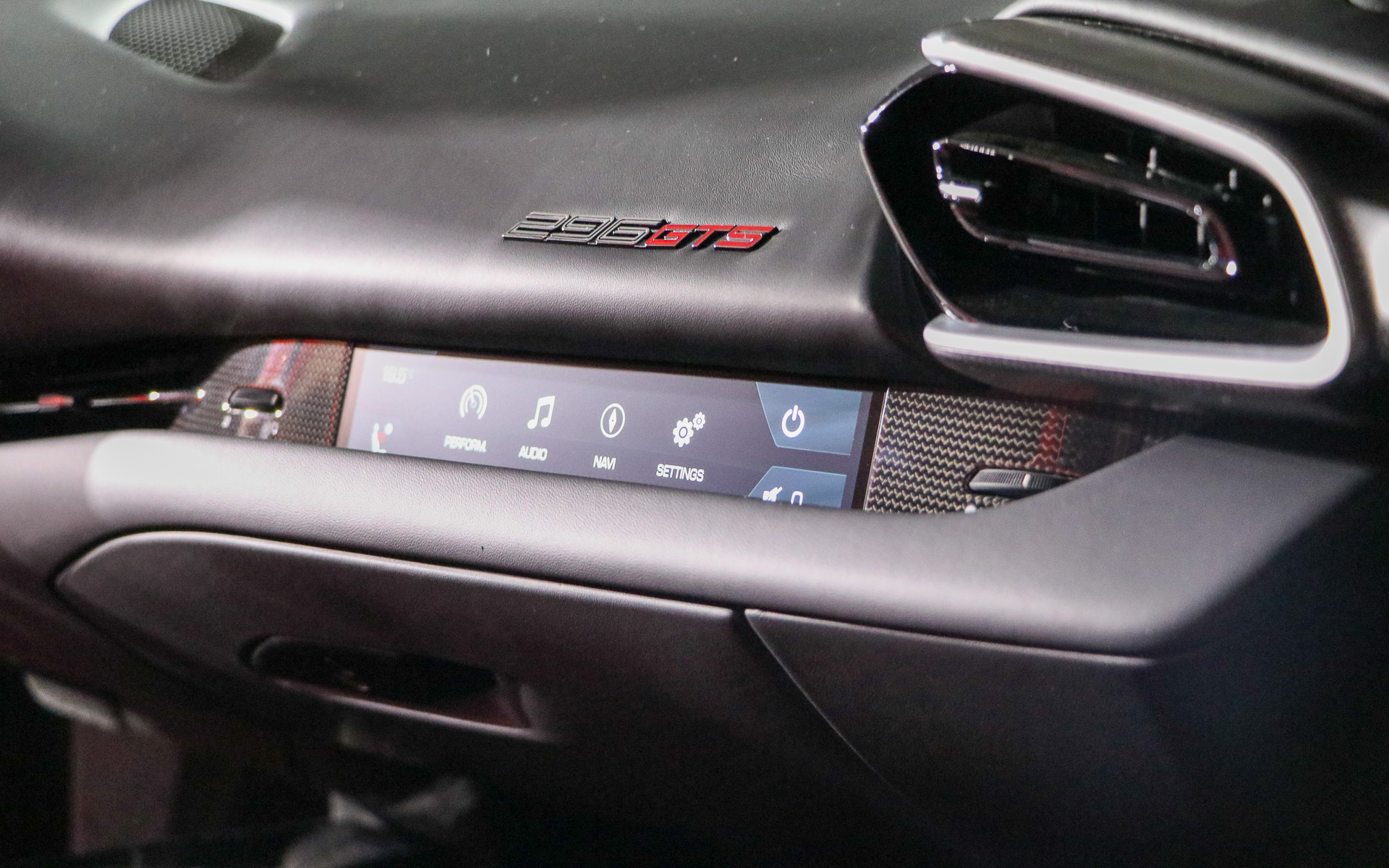 助手席前のインパネには「パッセンジャー・ディスプレイ」が搭載される