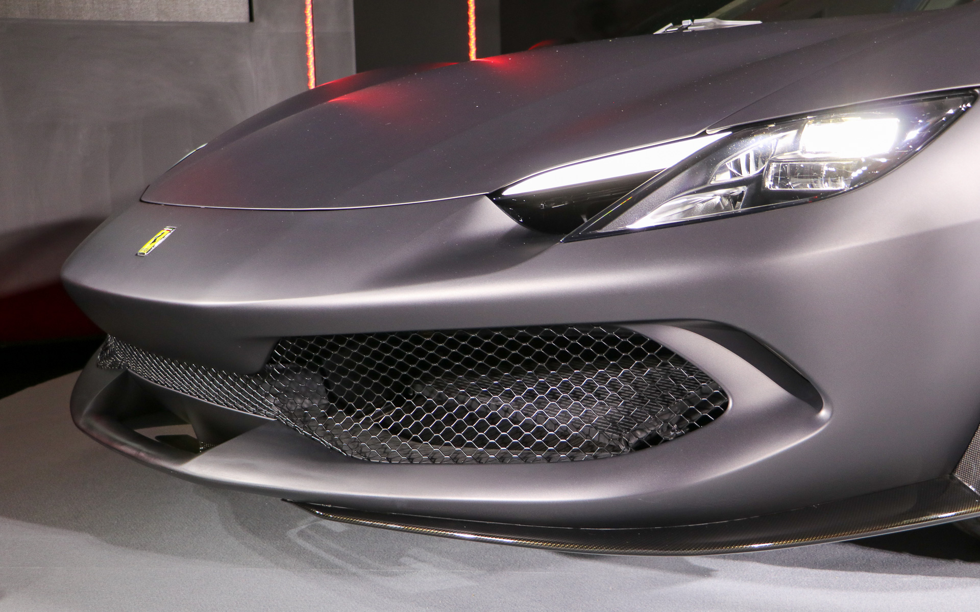 走行風をフロア下へと導くTトレーはF1のテクノロジを応用したもの