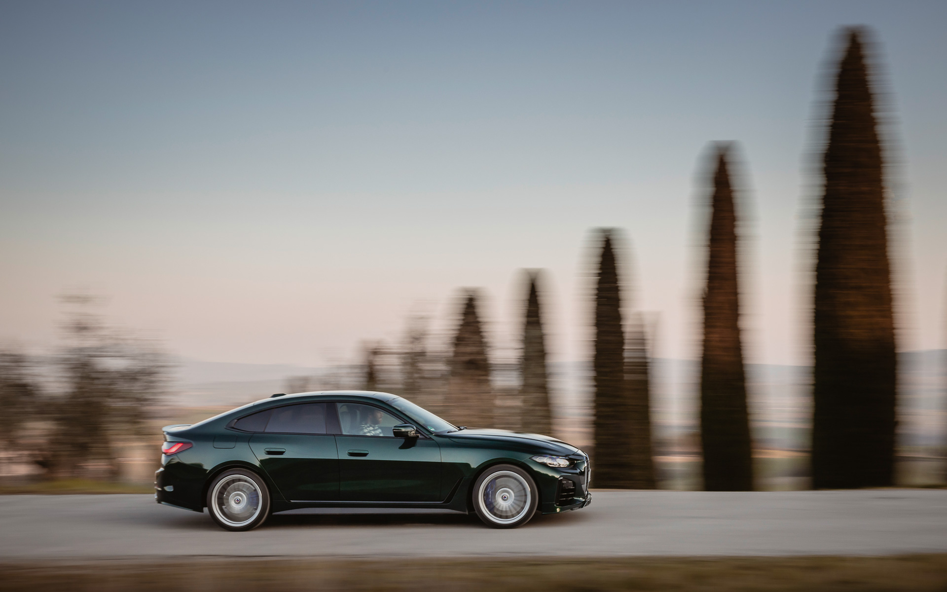 走行モードは「コンフォート」「スポーツ」「スポーツ・プラス」の3つが用意されている