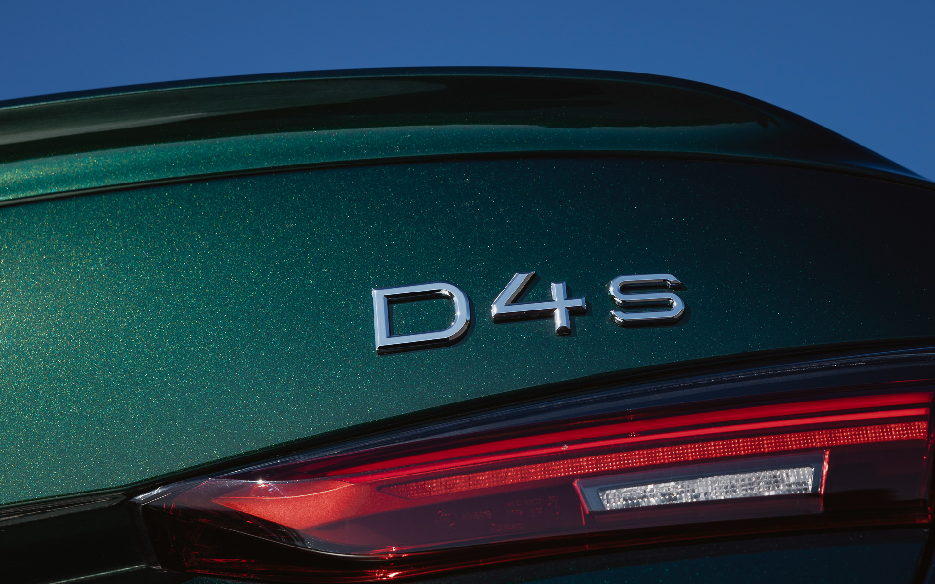 リアビューにはALPNAとD4Sのエンブレムが配される