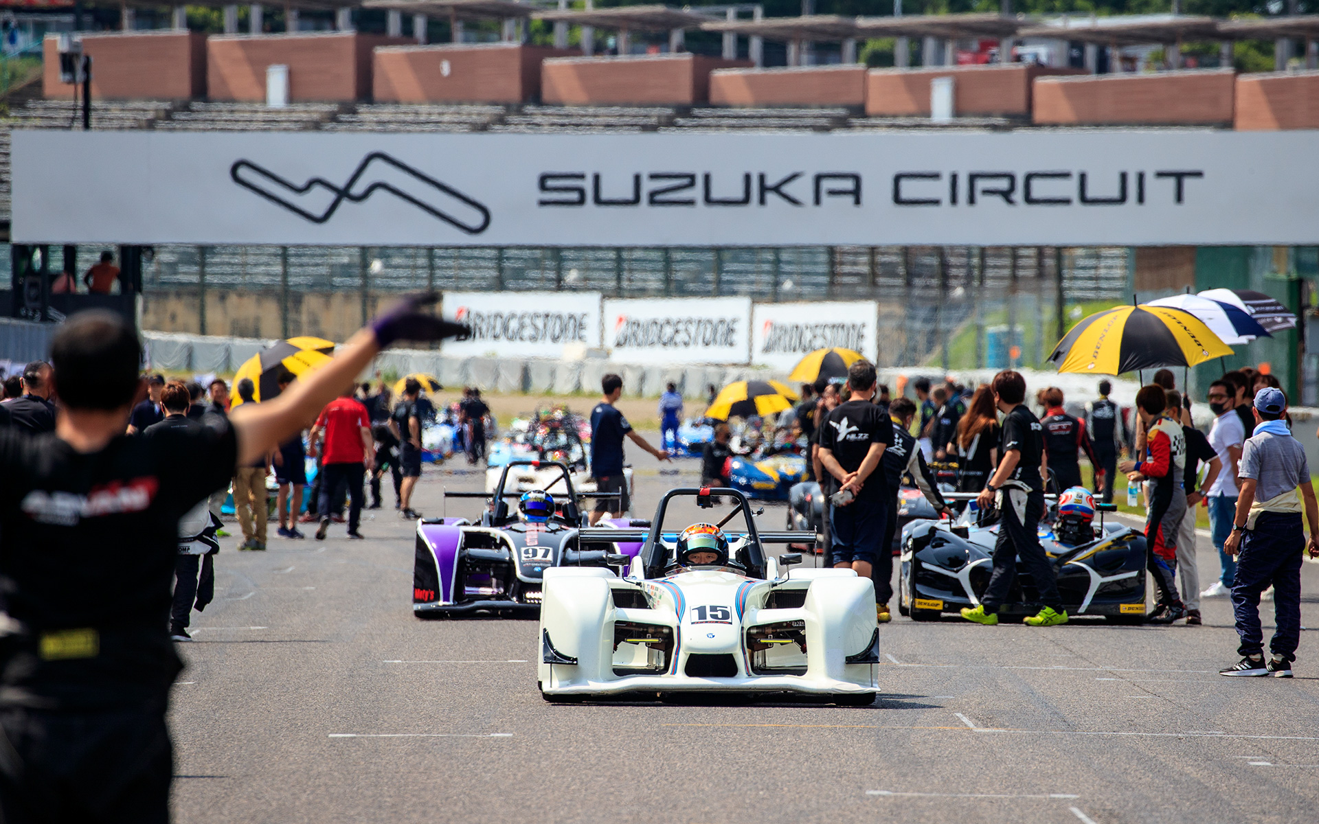 決勝レースの参加台数は47台