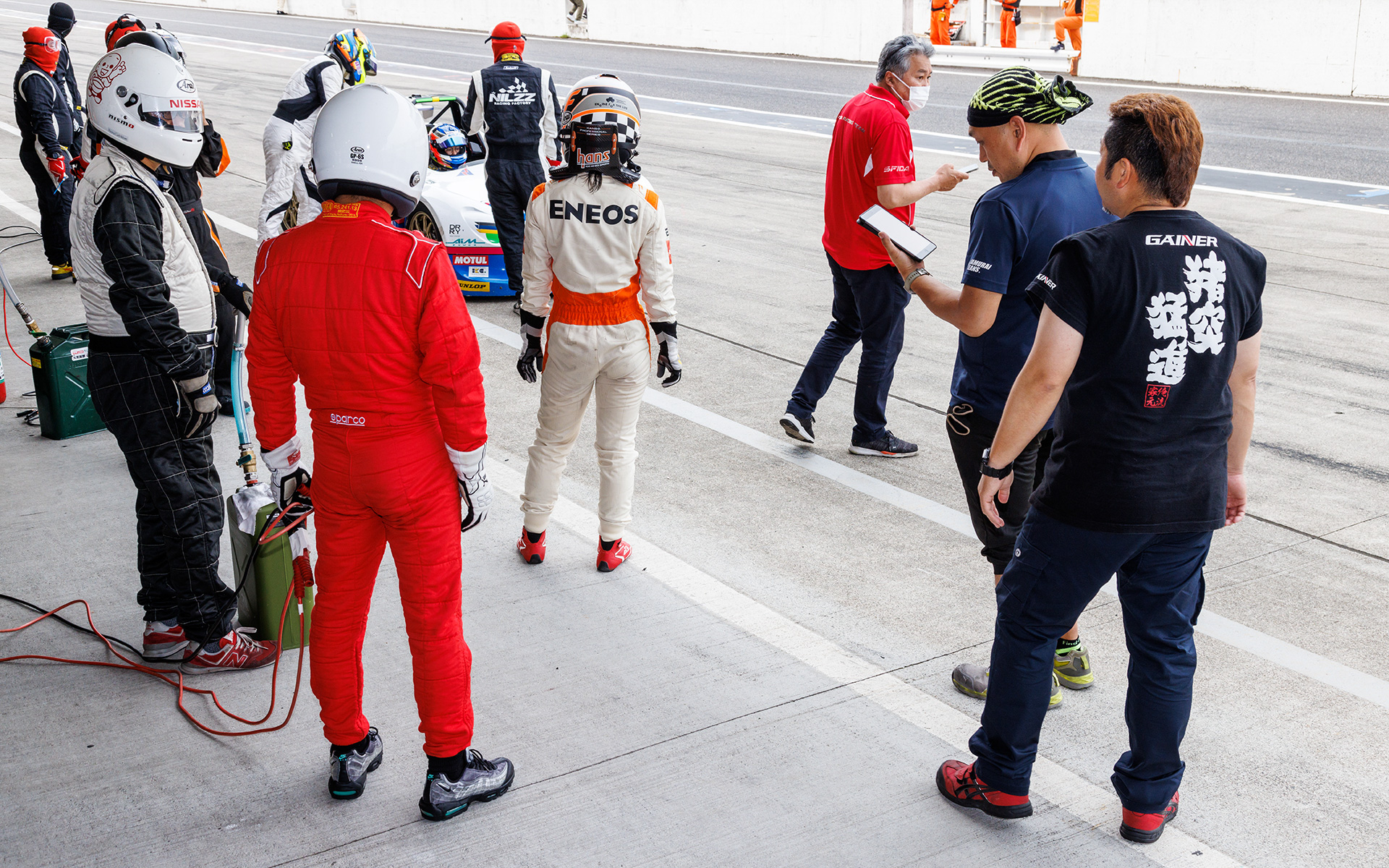 ピットインに合わせて給油も行なわれる